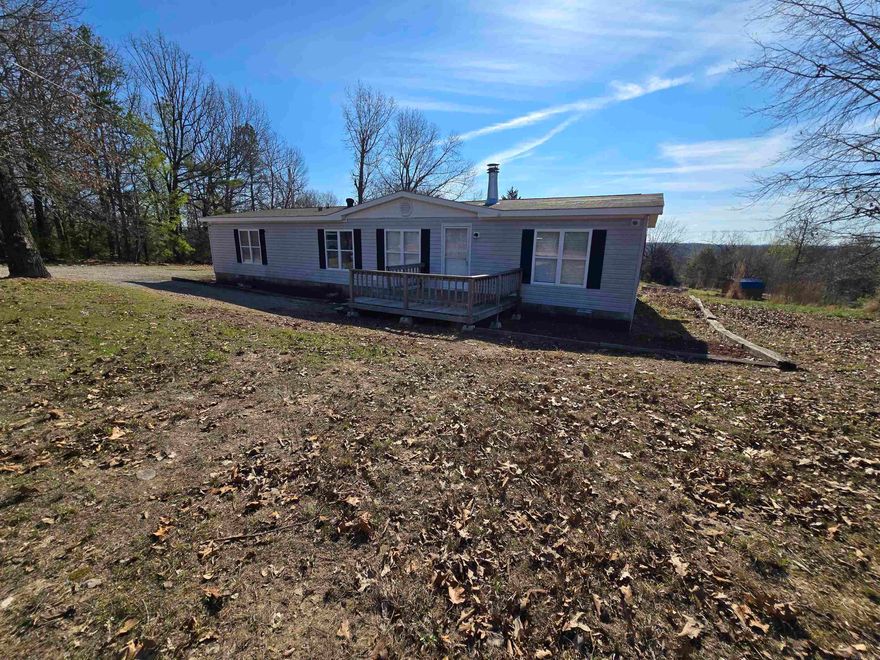 Home close to Lake Norfork Access on level 0.72 AC M/L. 3 Bedroom 3 bath nice size rooms. Fireplace Open kitchen Primary bedroom has ensuite Bath. Deck to enjoy wildlife. Appliances convey. Owner Finance available. 1904 SQ FT $185,000