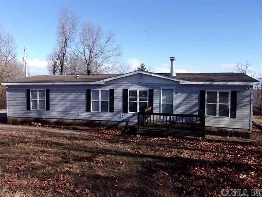 Home close to Lake Norfork Access on level 0.72 AC M/L. 3 Bedroom 3 bath nice size rooms. Fireplace Open kitchen Primary bedroom has ensuite Bath. Deck to enjoy wildlife. Appliances convey. Owner Finance available. 1904 SQ FT $185,000