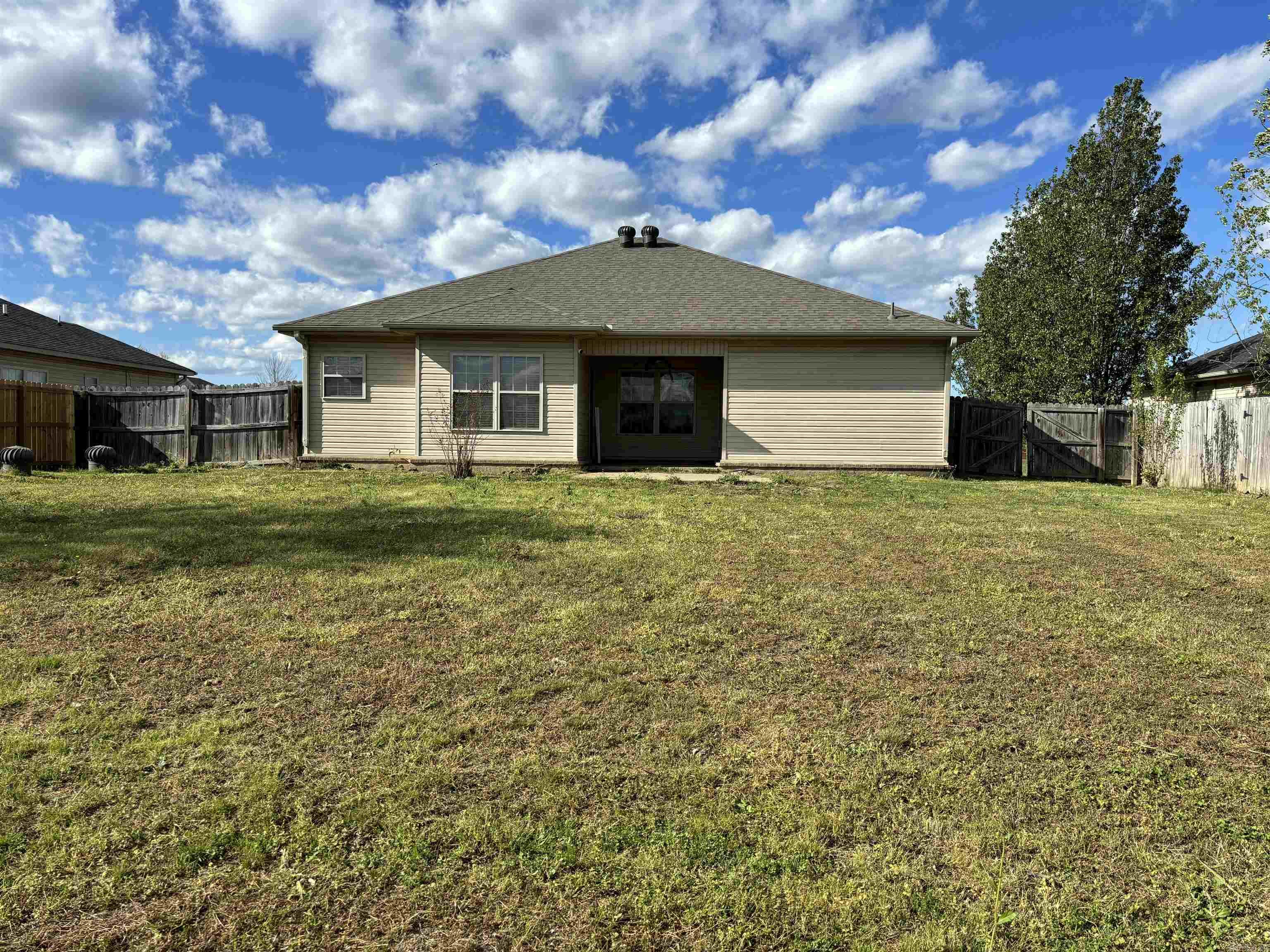 WILLOW LAKE - Residential