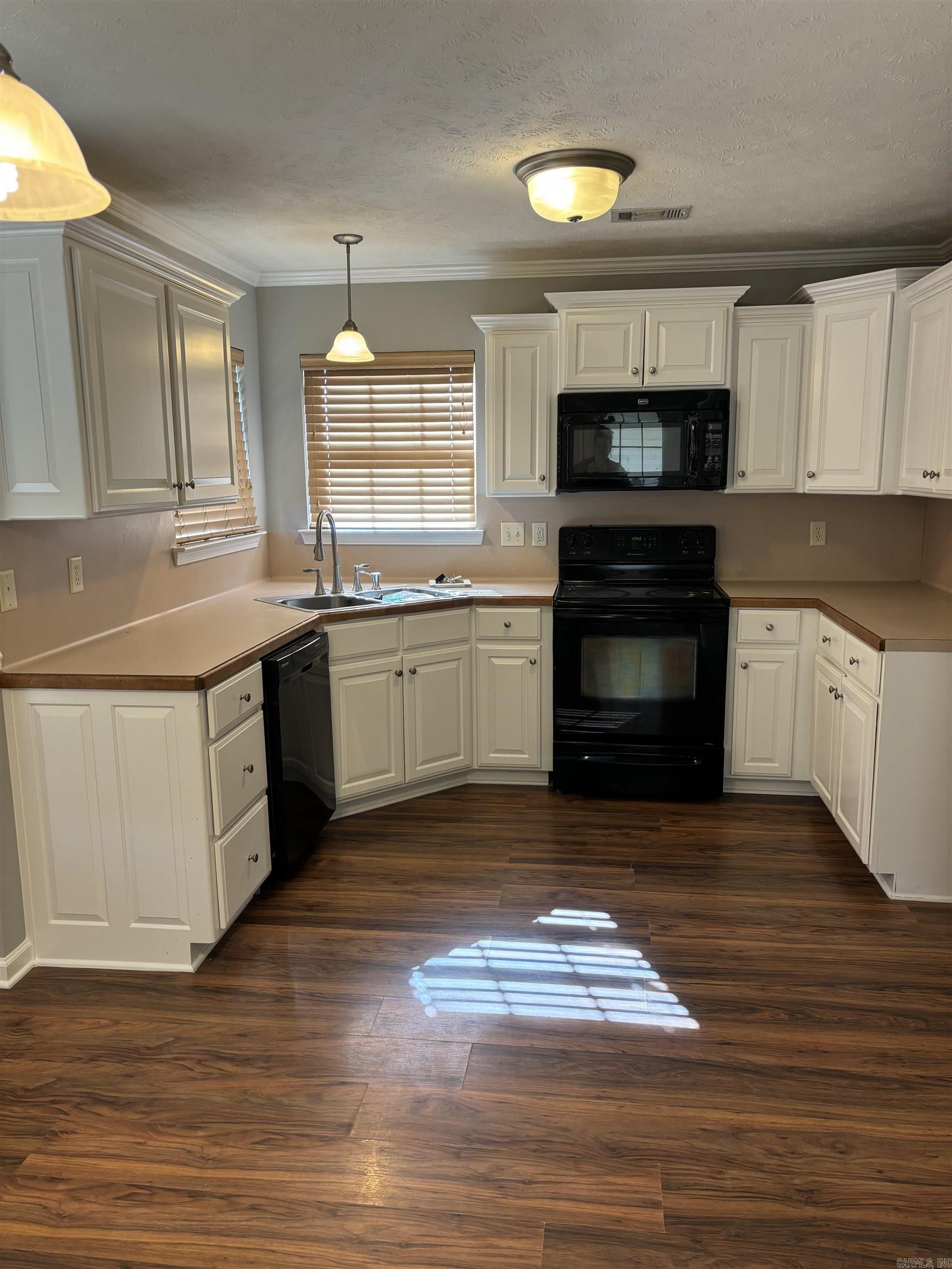 WILLOW LAKE - Residential