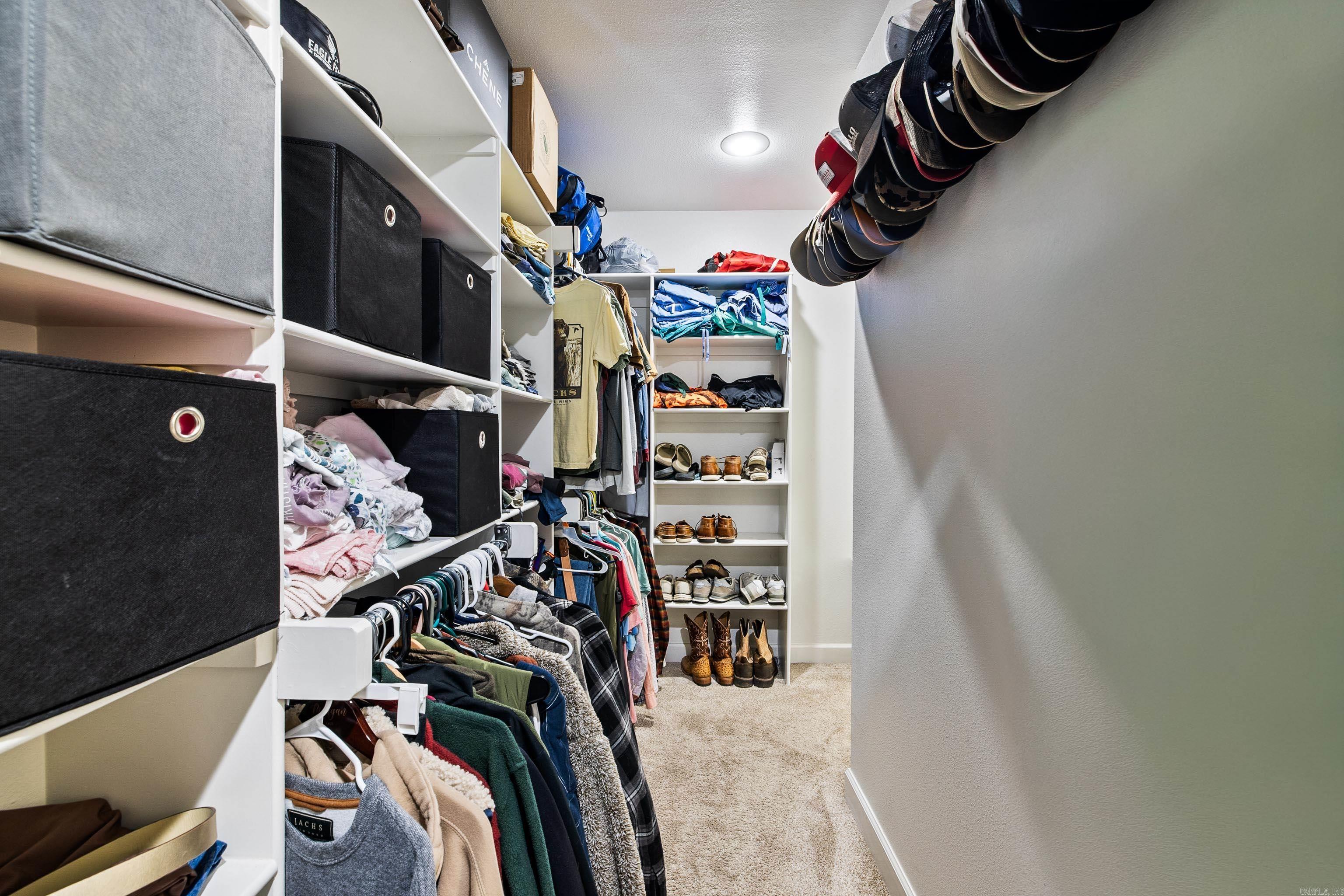 PINEWOOD ESTATES - Residential