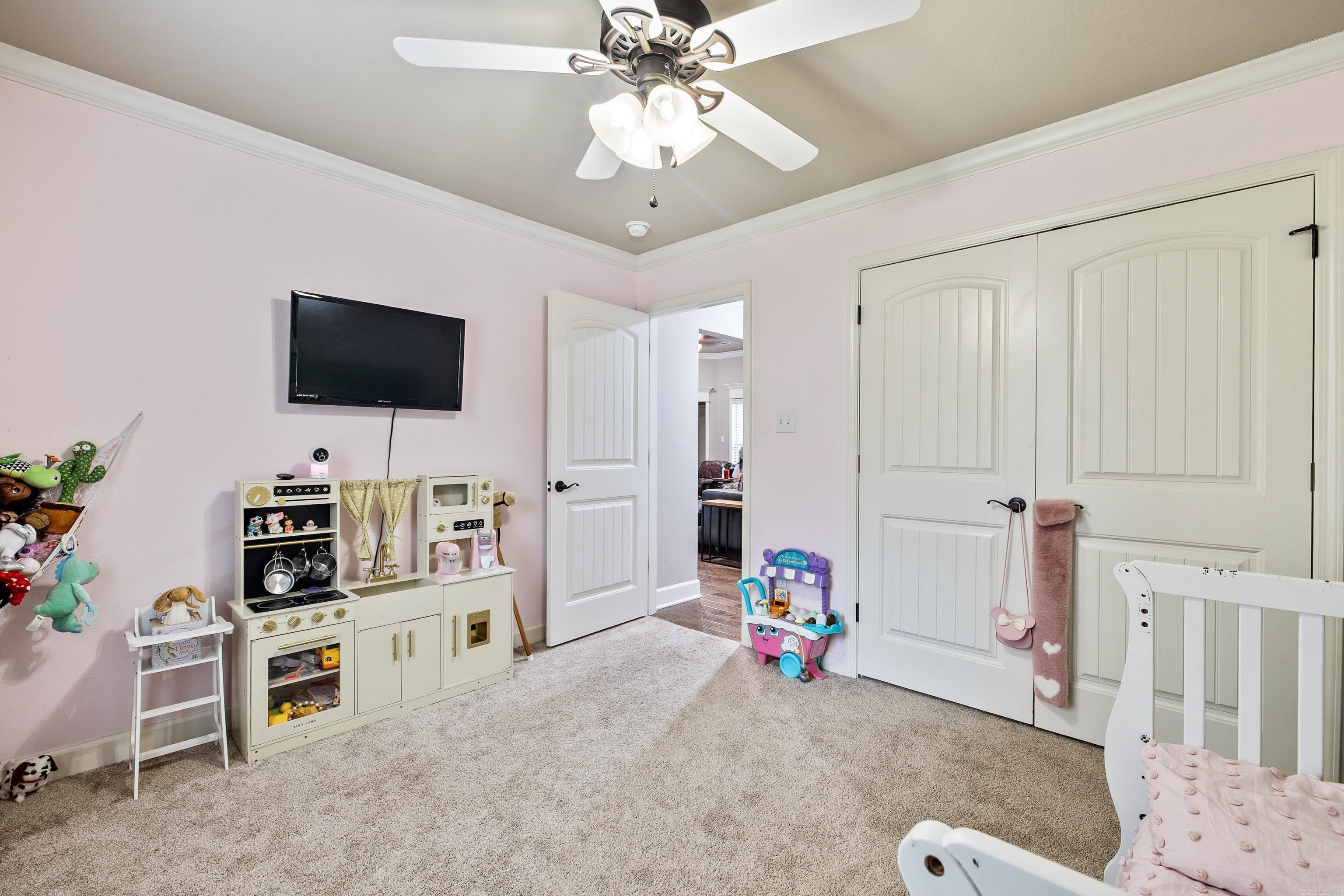 PINEWOOD ESTATES - Residential