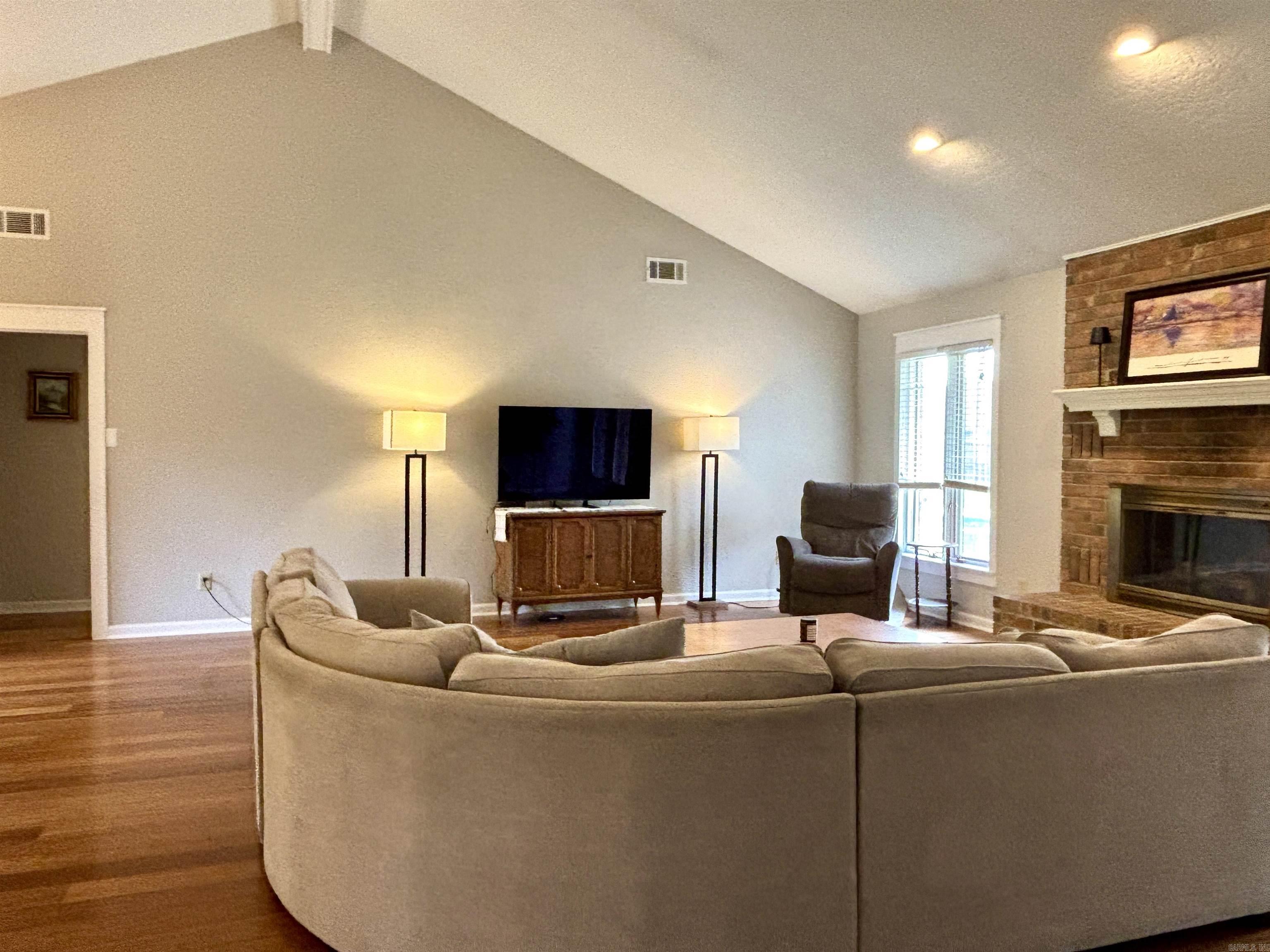 WELLINGTON POINTE - Residential