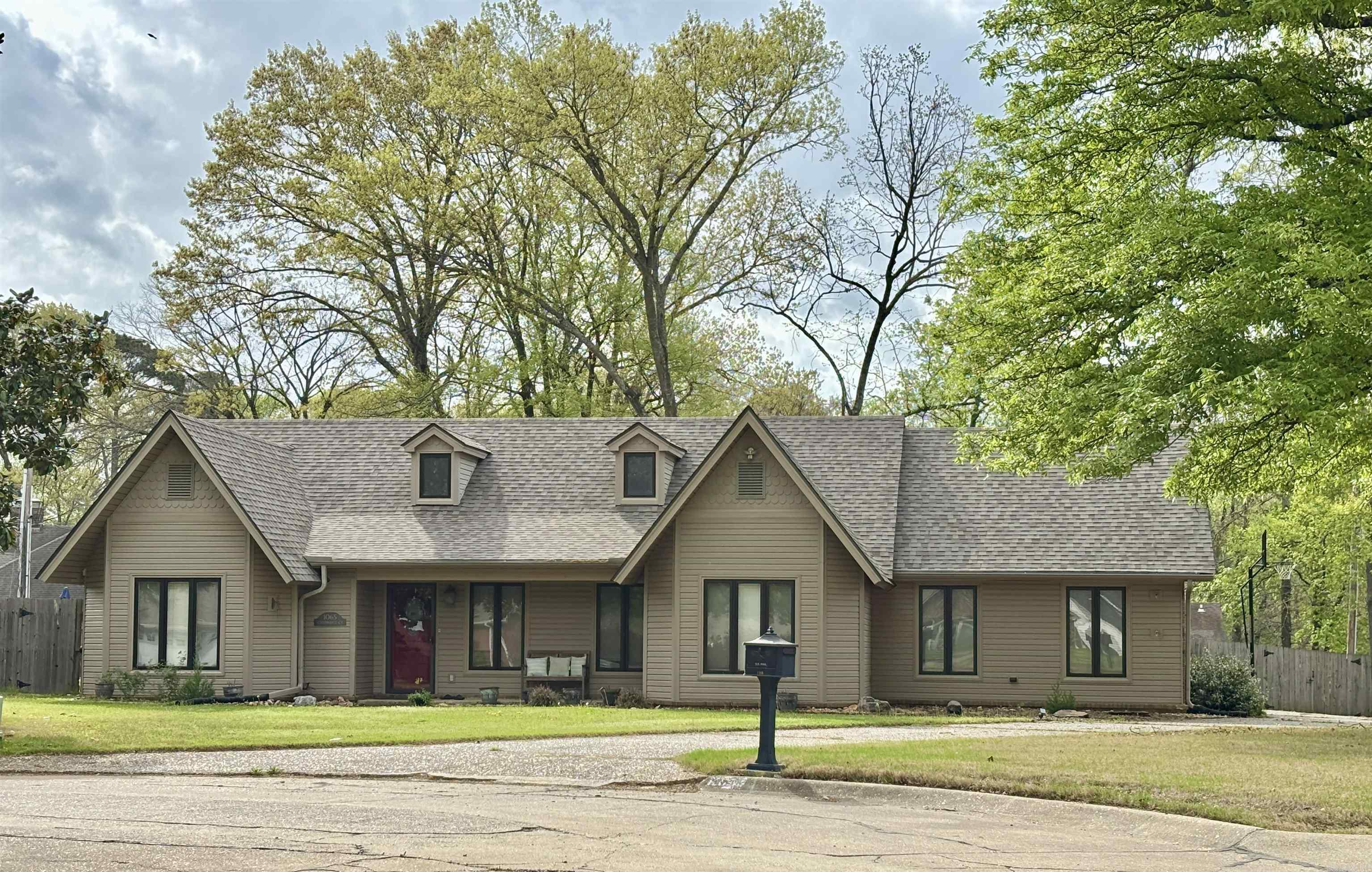 WELLINGTON POINTE - Residential