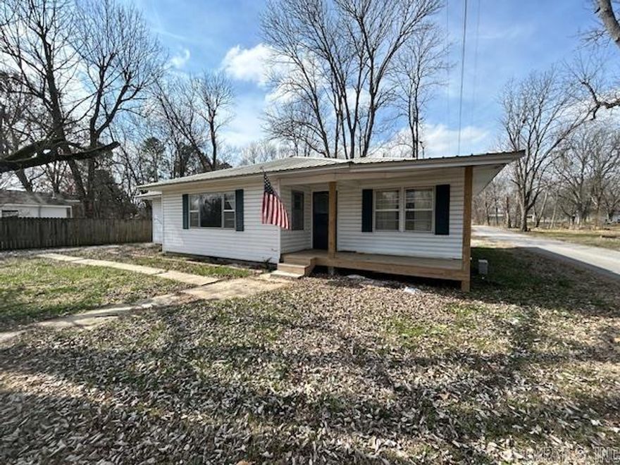 REACH FOR THE AFFORDABLE! Adorable 3 bedroom, 1 bathroom home in Sulphur Rock. COMPACT, BUT NOT CONFINING! Come home to comfort and relax in your spacious family room accented with hardwood floors and a large window. EFFICENTLY designed kitchen with dining area offers ample storage and counter top space. All bedrooms have hardwood flooring and updated lighting. LOOKING for a small. well-priced home for yourself, your family or as an INVESTMENT? Call today and get a LOT for a LITTLE! **Seller is offering a one year home warranty with Choice Home Warranty to begin at closing**