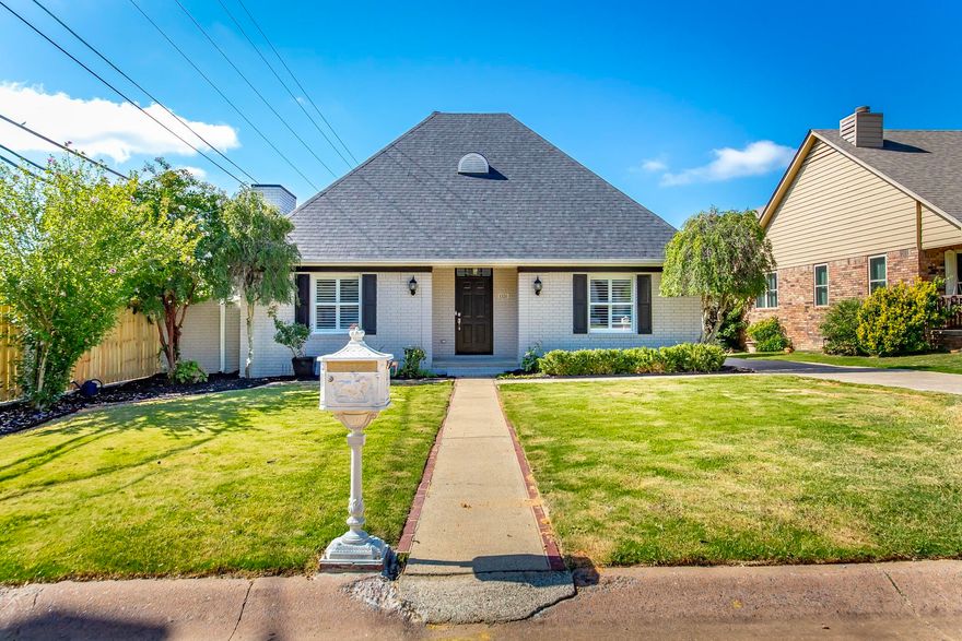 Updated PATIO HOME in North Little Rock is a rare find! This home has been beautifully redone and feels like NEW! Anyone looking for a newer home without the new construction price tag, then this could be the one! Tucked away in a private subdivision on a cul-de-sac street this home is convenient to all area amenities.  An open concept design highlights the central living area. The kitchen has Double stacked cabinets reaching to the ceiling, a stainless French door refrigerator, HUGE island, gas cooking & a walk in pantry.  Main level master bedroom is spacious with dual closets, an oversized soaker tub and a walk-in shower with a bench and rain head shower.  Along with 2 guest bedrooms and a split bathroom upstairs there's a LARGE BONUS ROOM, making for 2 living spaces. Schedule a showing today!  **Some virtual staging photos are included for your client's convenience**
