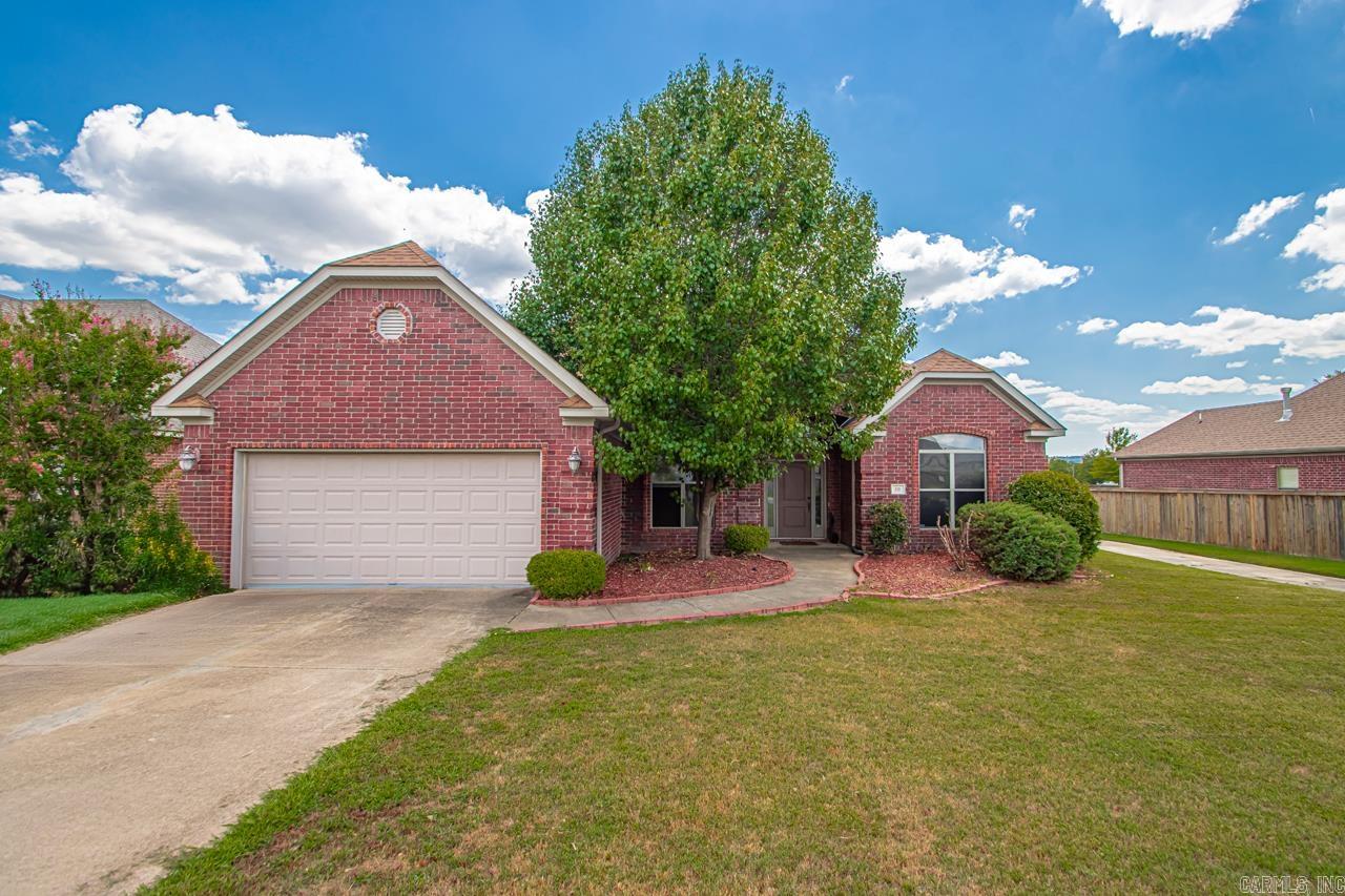 Welcome to this charming home located in one of Maumelle's most desirable neighborhoods! This home features a spacious floor plan with 4 bedrooms and 2 bathrooms offering the perfect blend of comfort and functionality. In the primary suite you can enjoy the gas log fireplace from the bedroom or the bathroom. It also includes a large walk-in shower and walk-in closet. Enjoy the inviting living area filled with natural light, a modern kitchen, and a dining area ideal for entertaining. Step outside to the covered patio, perfect for a relaxing evening. Located minutes from parks, schools, shopping, and Maumelleās scenic walking trailsāthis home truly has it all!