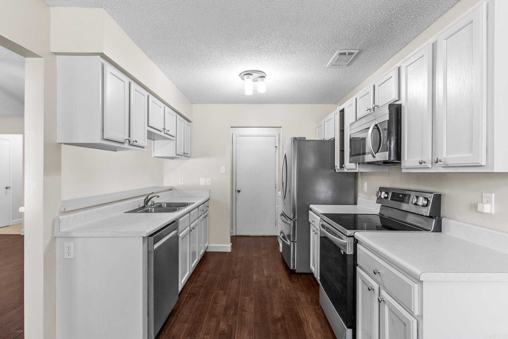 Meadow Ridge Loop - Residential Lease