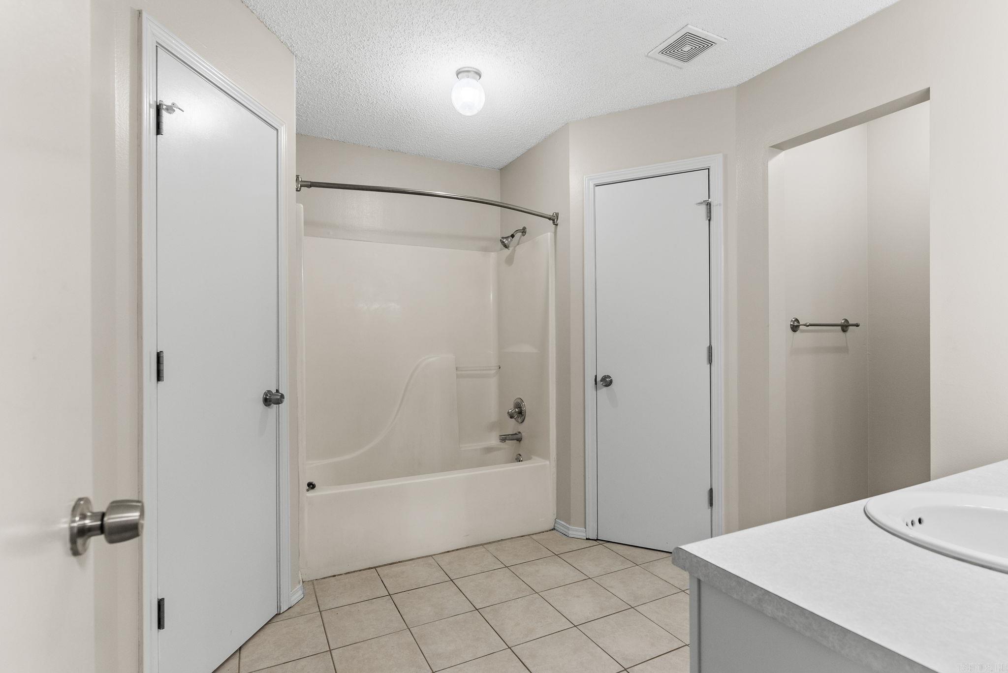 Meadow Ridge Loop - Residential Lease