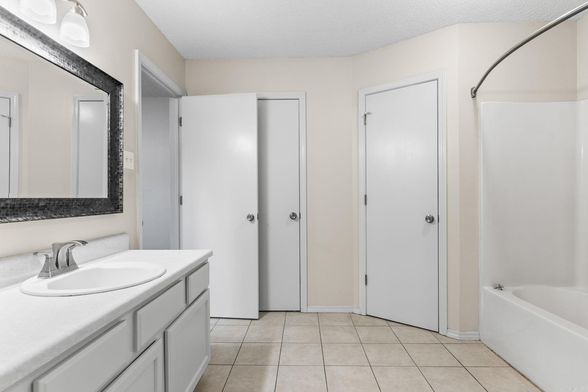 Meadow Ridge Loop - Residential Lease