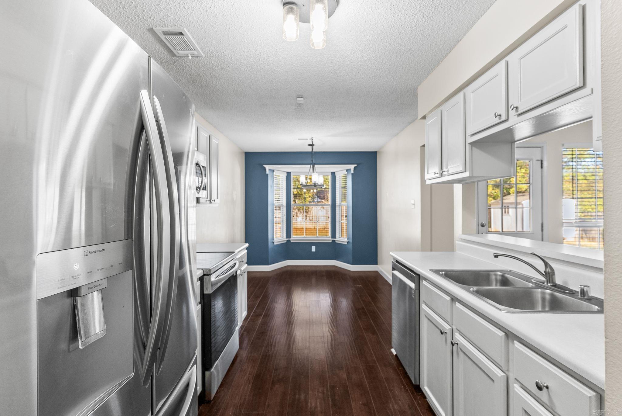 Meadow Ridge Loop - Residential Lease