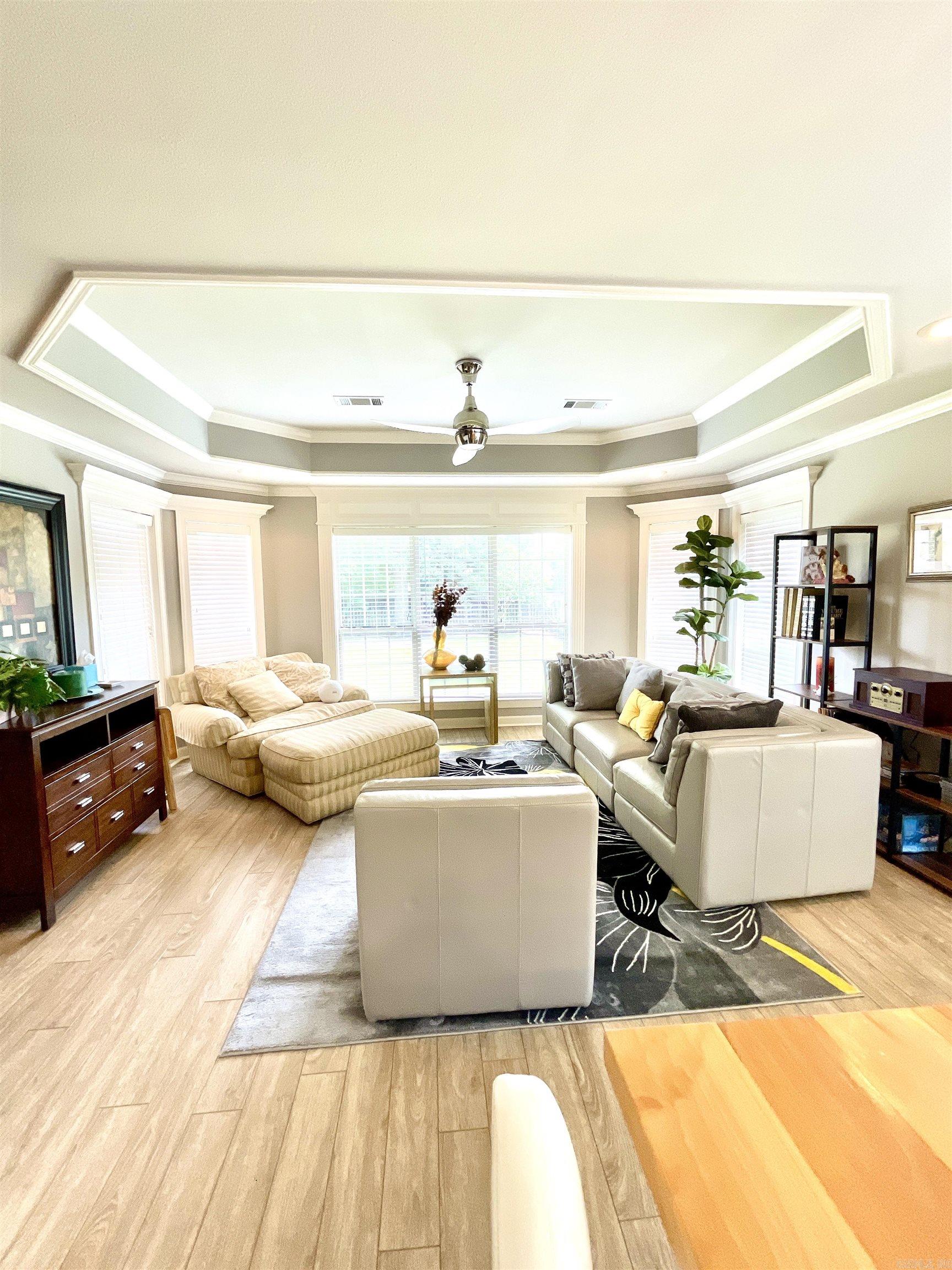 COUNTRY CLUB OF ARK THE - Residential