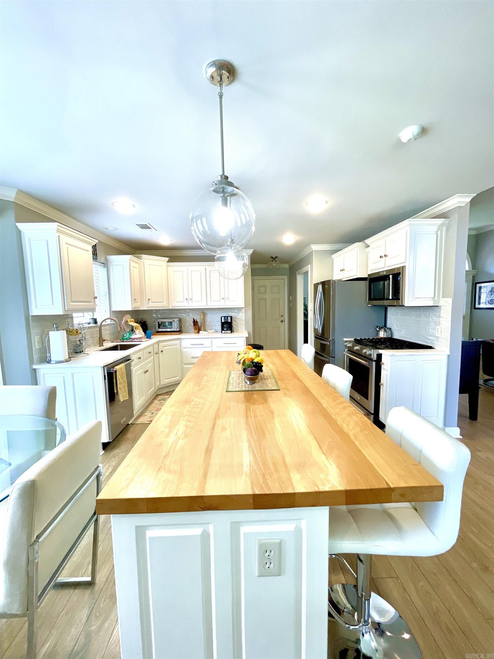 COUNTRY CLUB OF ARK THE - Residential