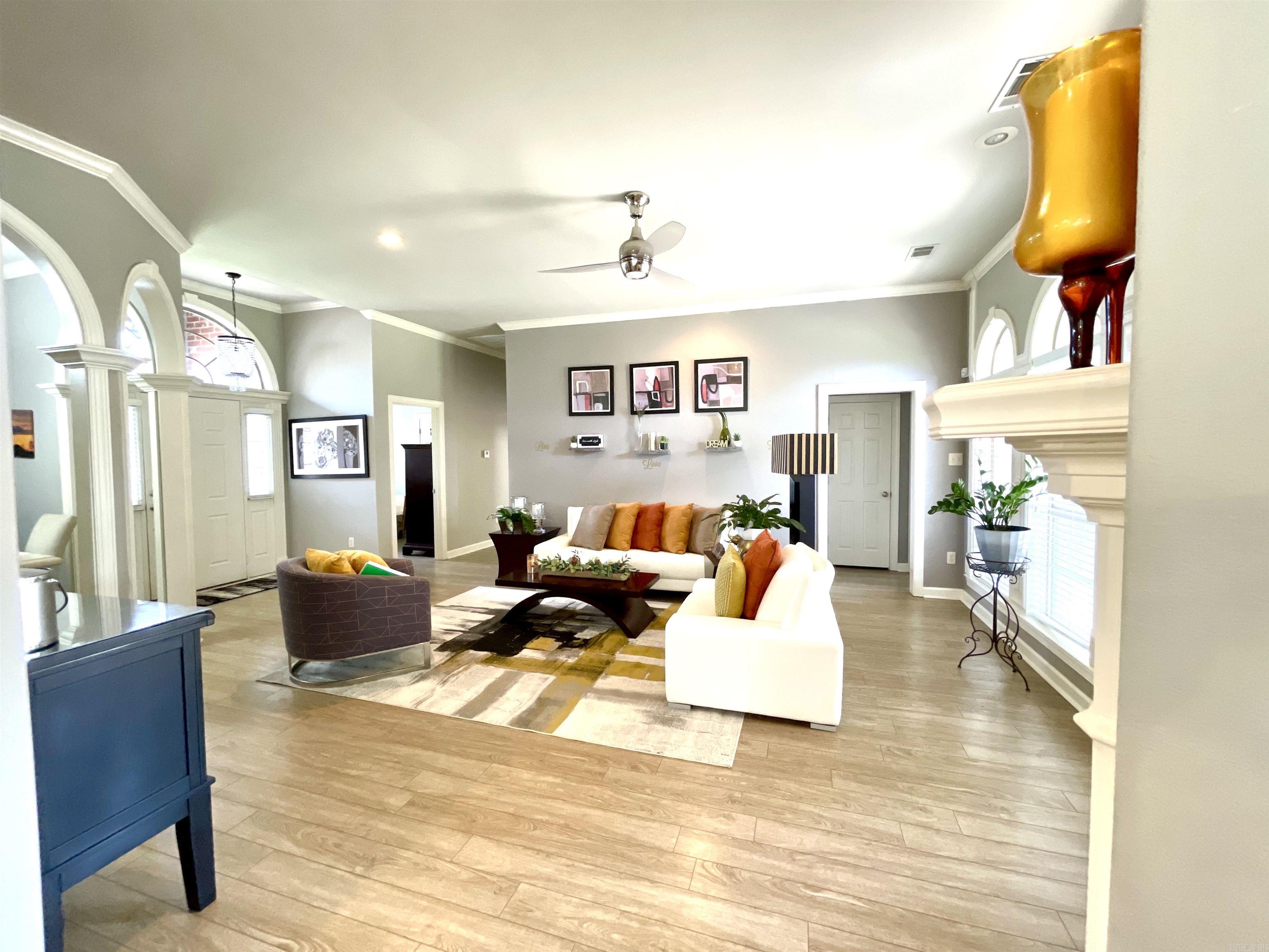 COUNTRY CLUB OF ARK THE - Residential