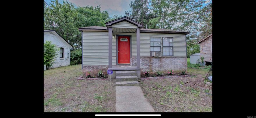 2 bed 1 bath home. Has new flooring and was just given a new coat of paint inside. $795 Rent $500 Deposit. Call to schedule a showing.