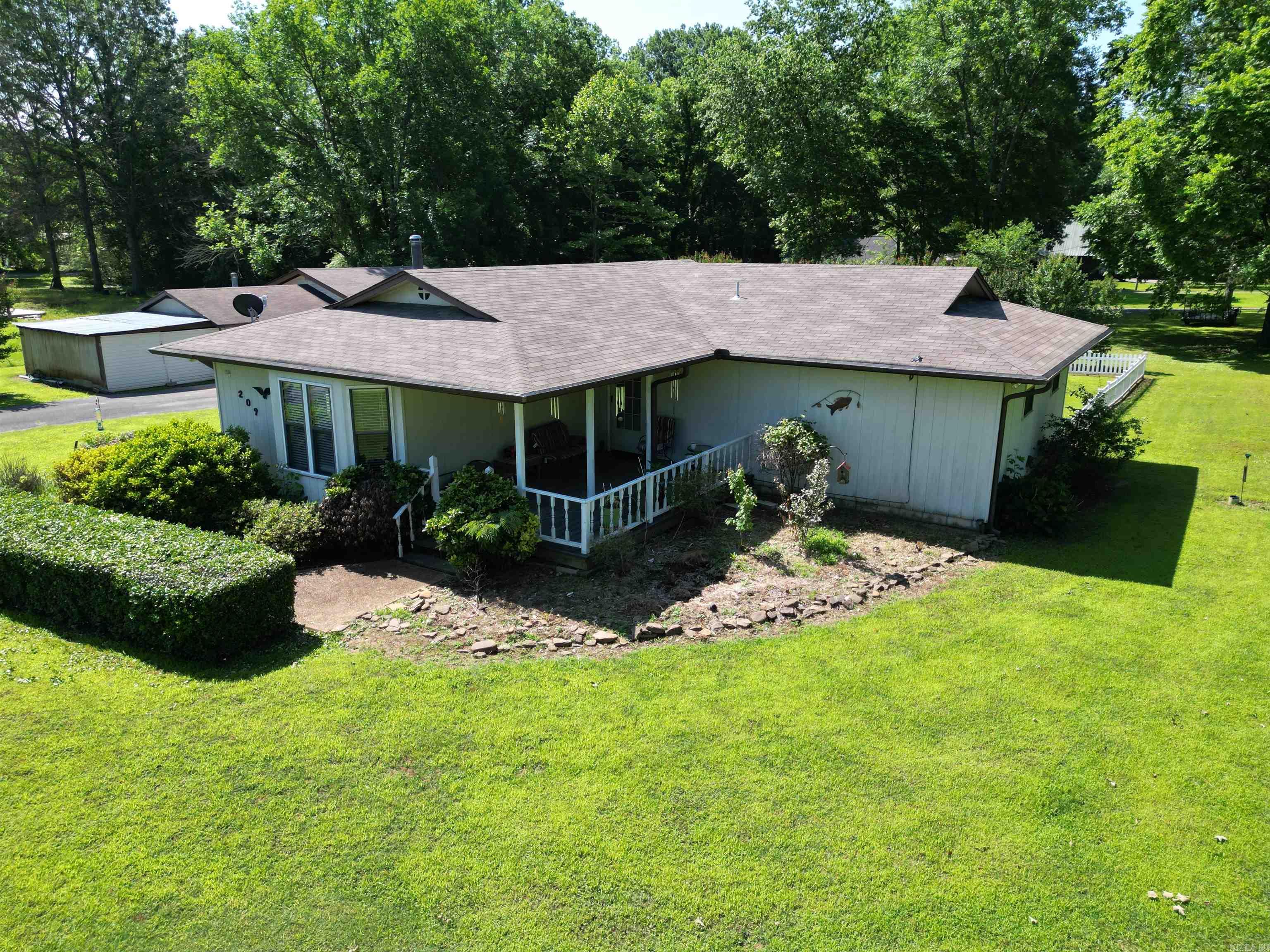 RIVER OAKS ESTATES - Residential