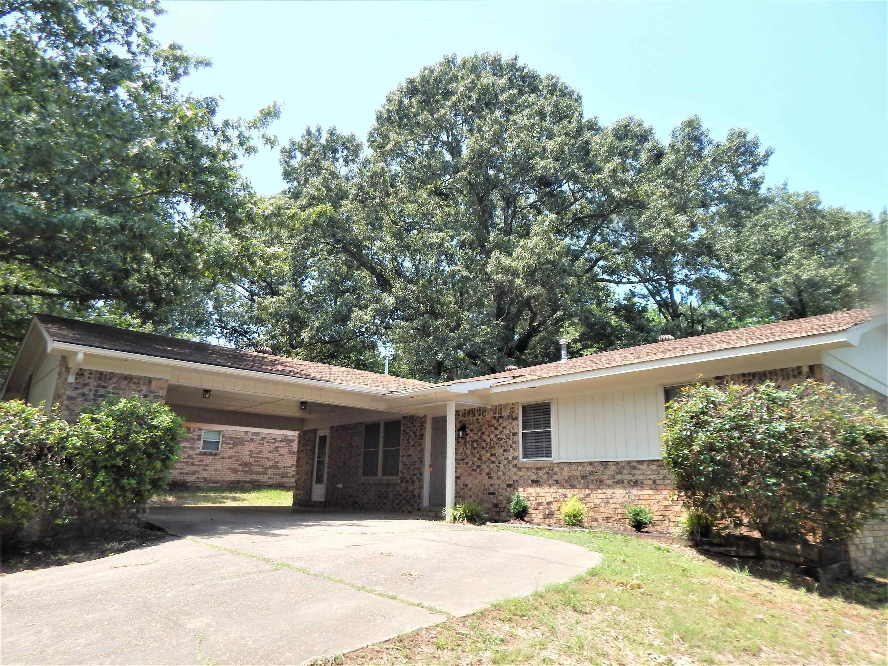 Springhill Manor West - Residential Lease