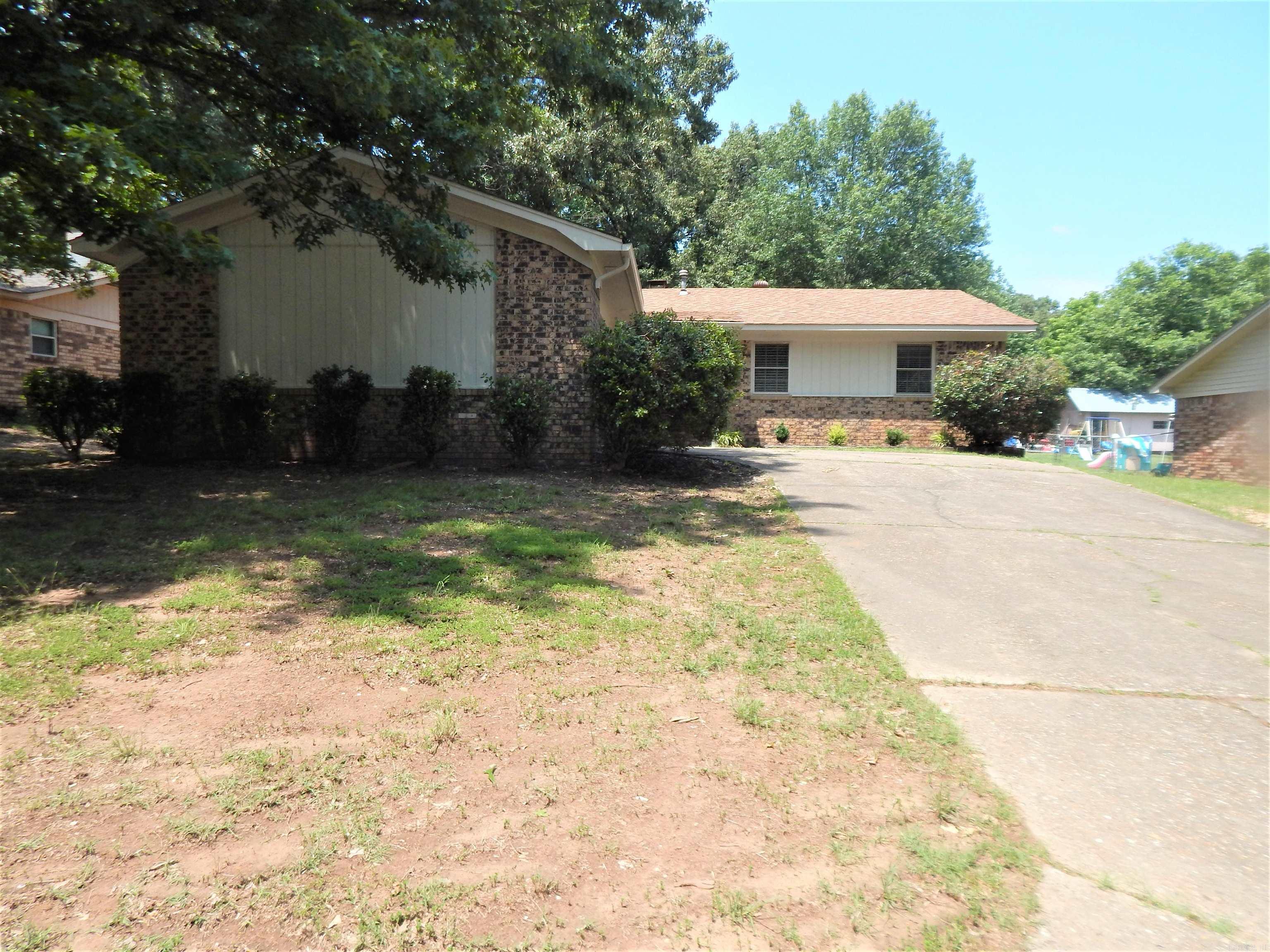 Springhill Manor West - Residential Lease