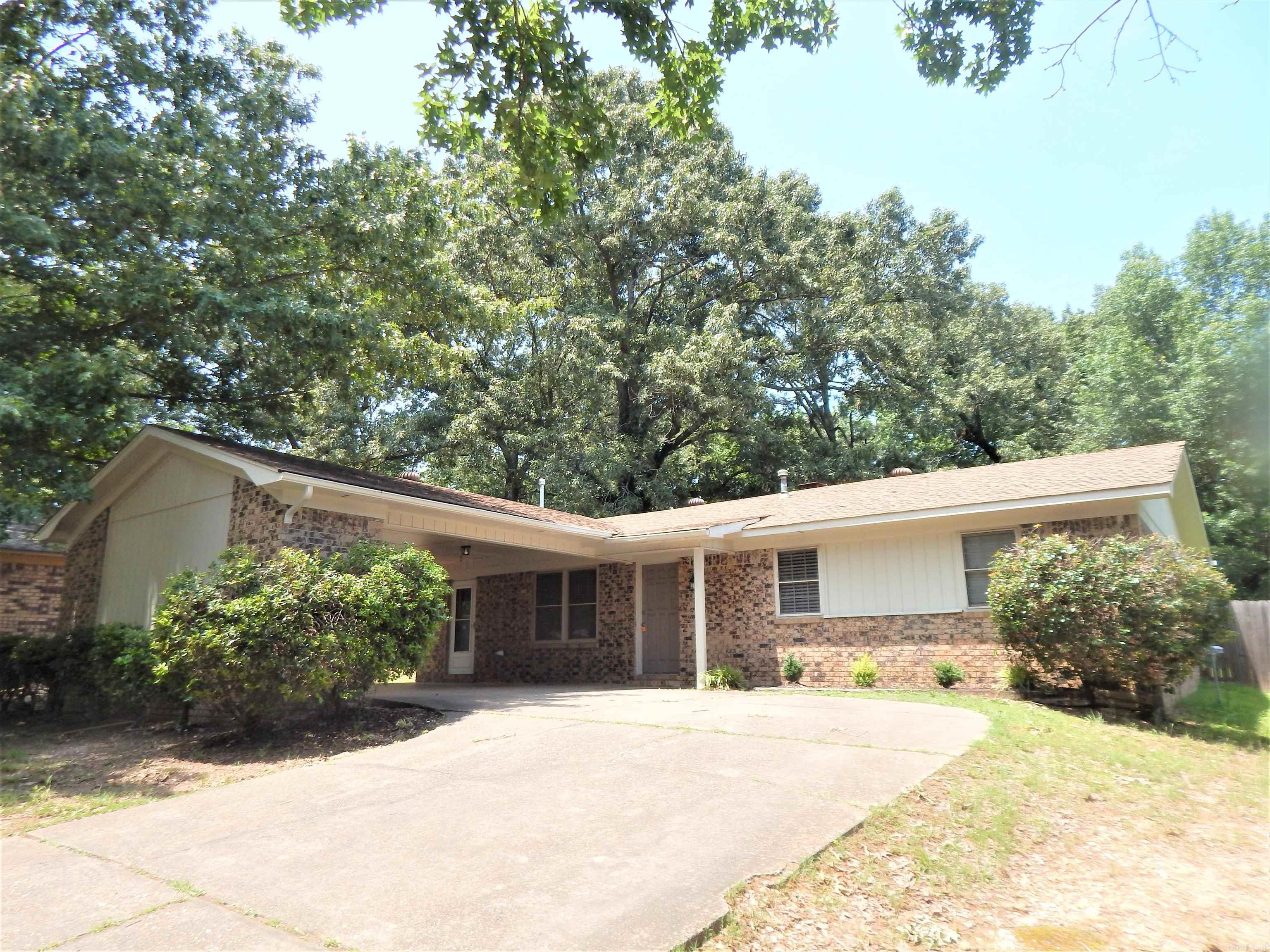 Springhill Manor West - Residential Lease