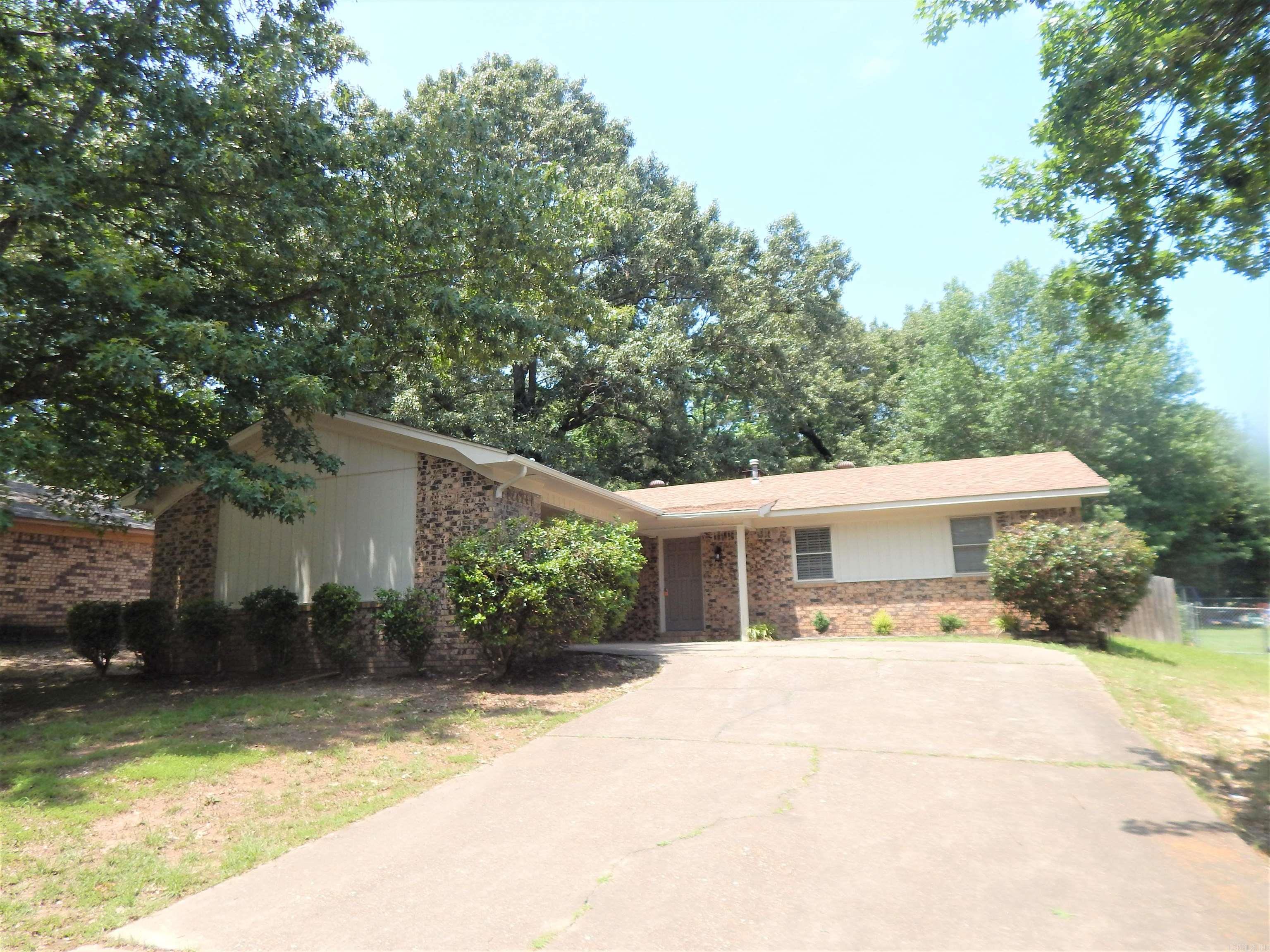 Springhill Manor West - Residential Lease