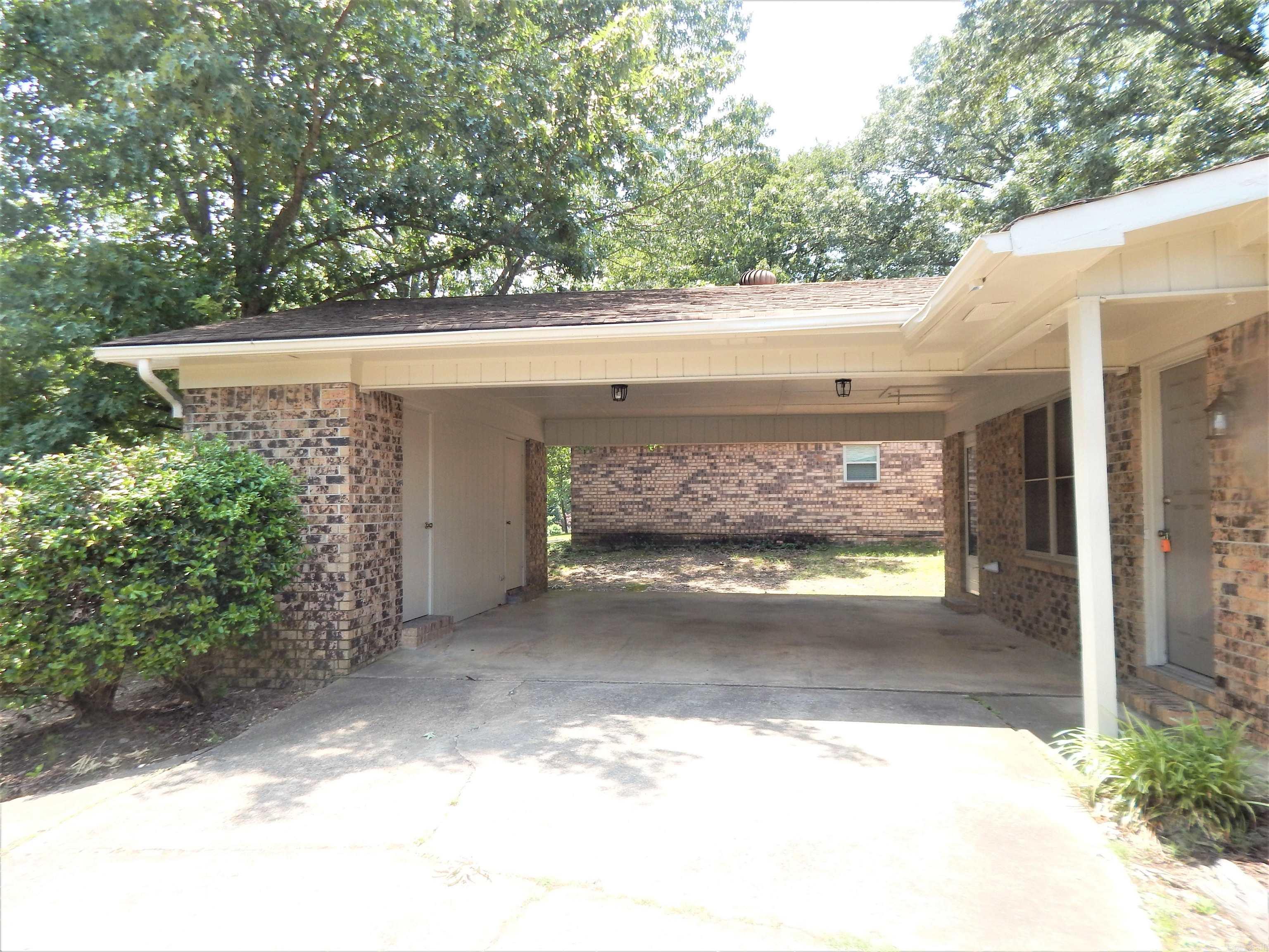 Springhill Manor West - Residential Lease