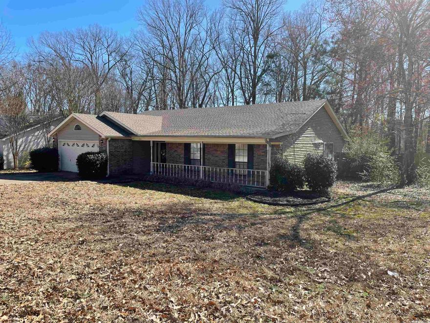 3 Bedroom 2 Bath in Great Neighborhood. Privacy fenced back yard.