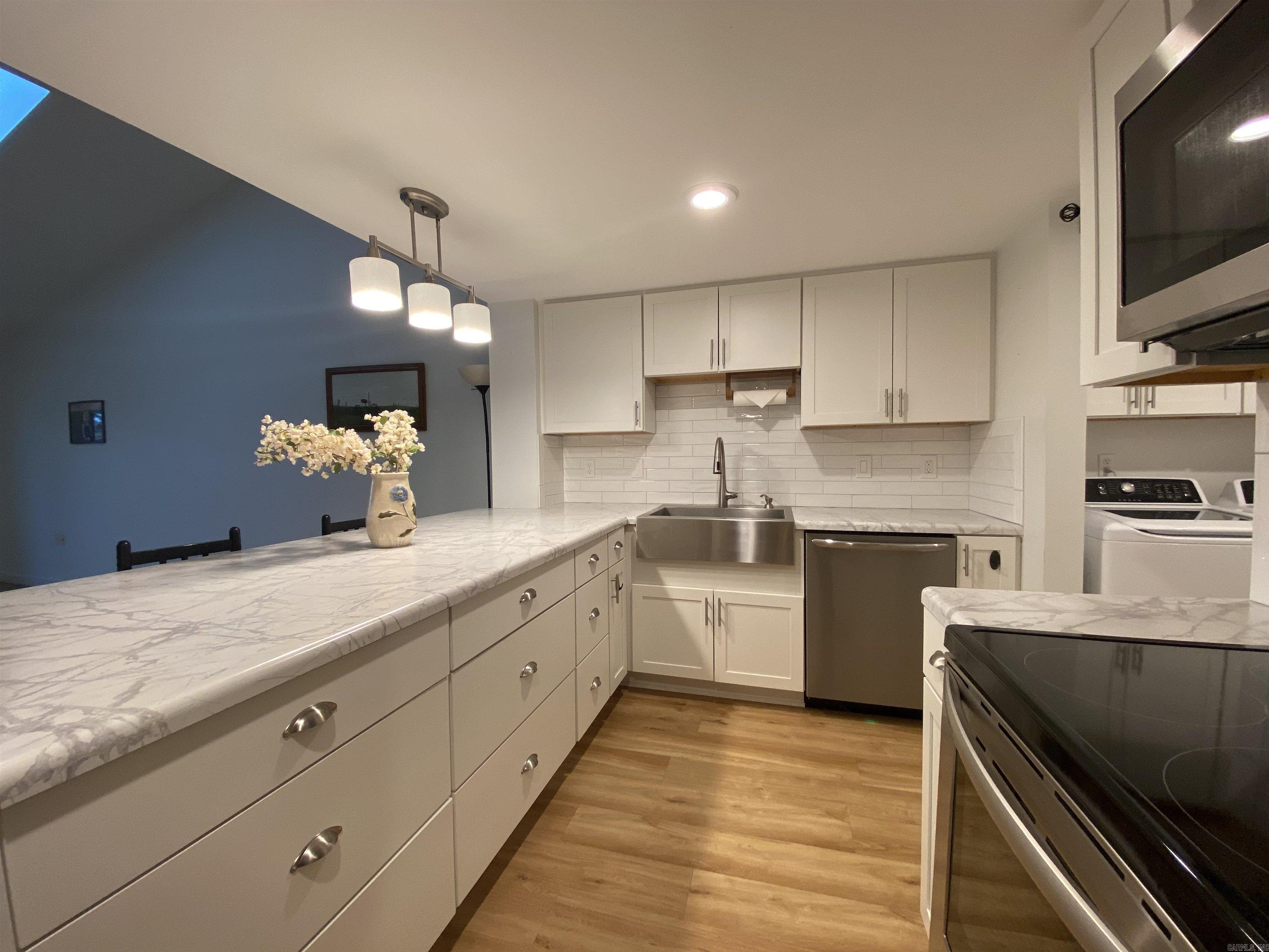 COUNTRY CLUB RIDGE - Residential