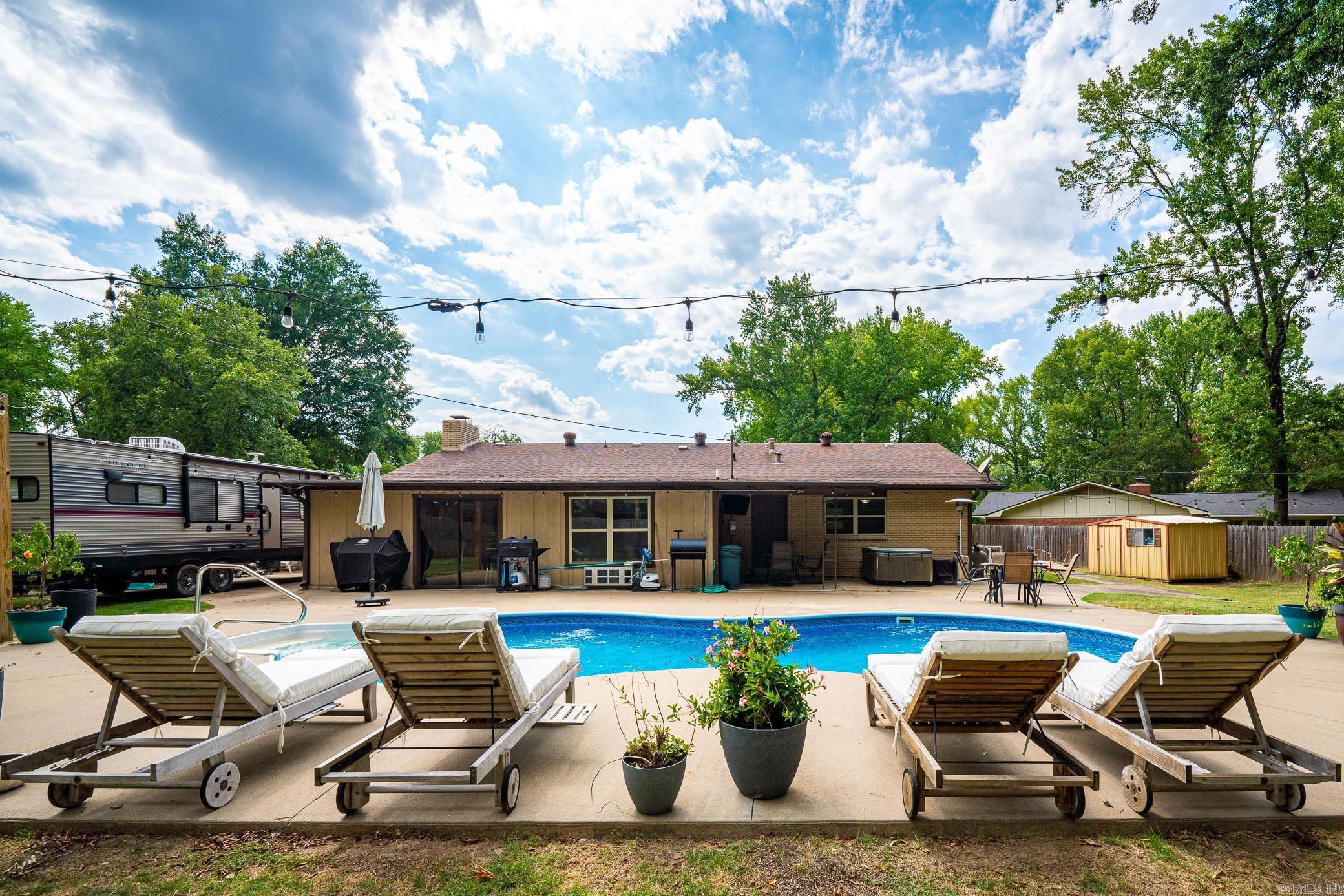 WEST GATE - Residential