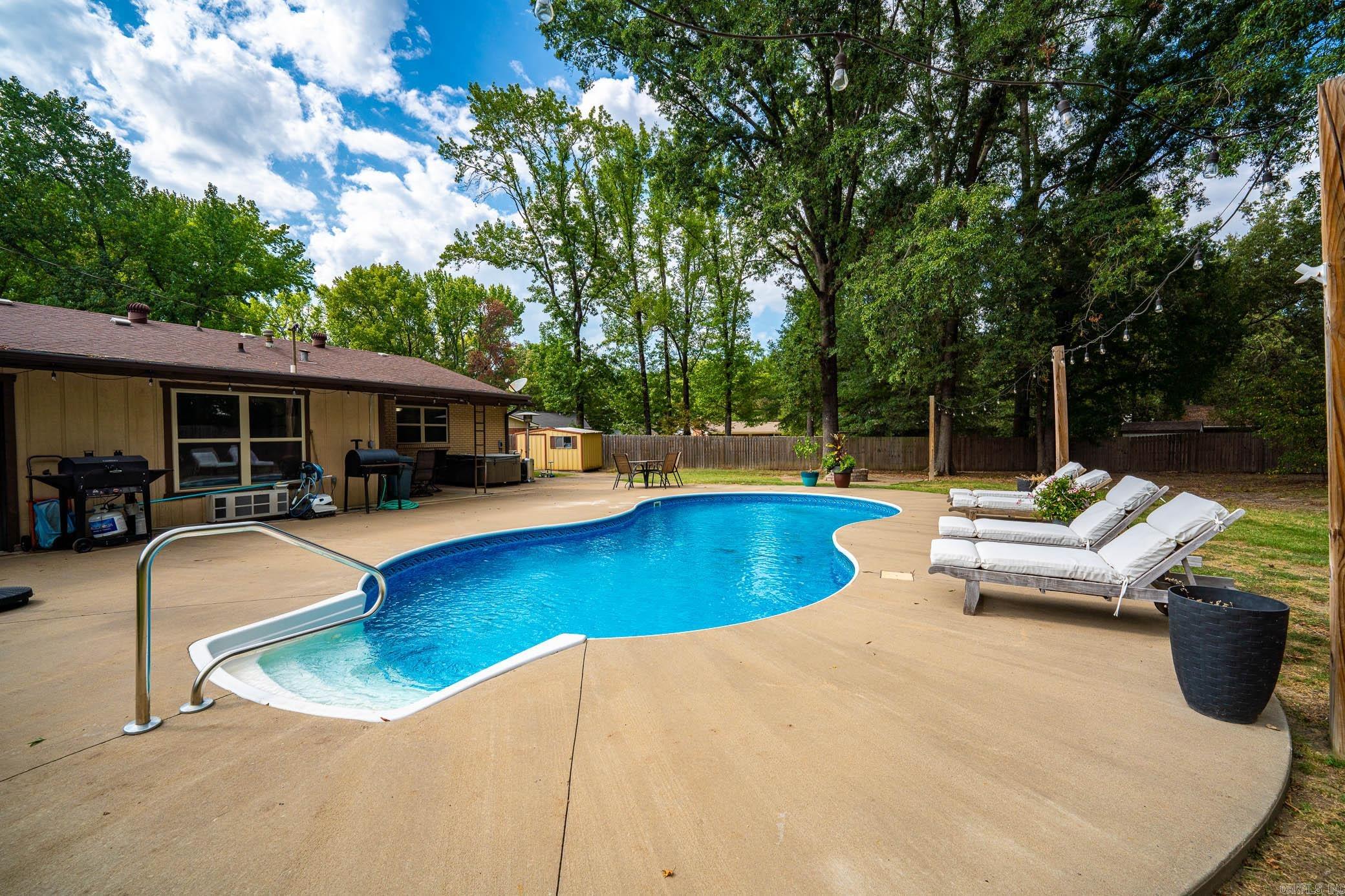 WEST GATE - Residential