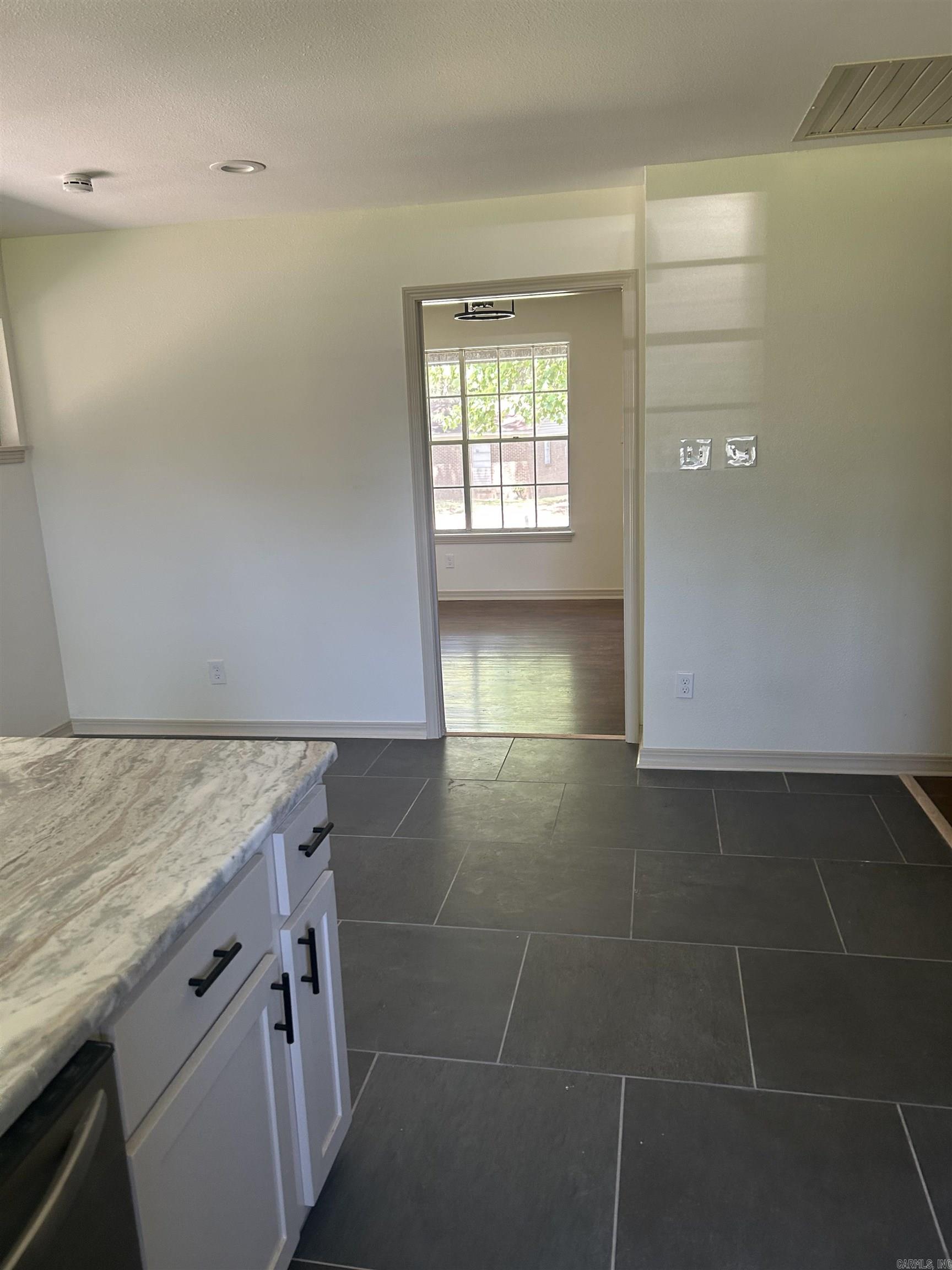 TWIN LAKES - Residential