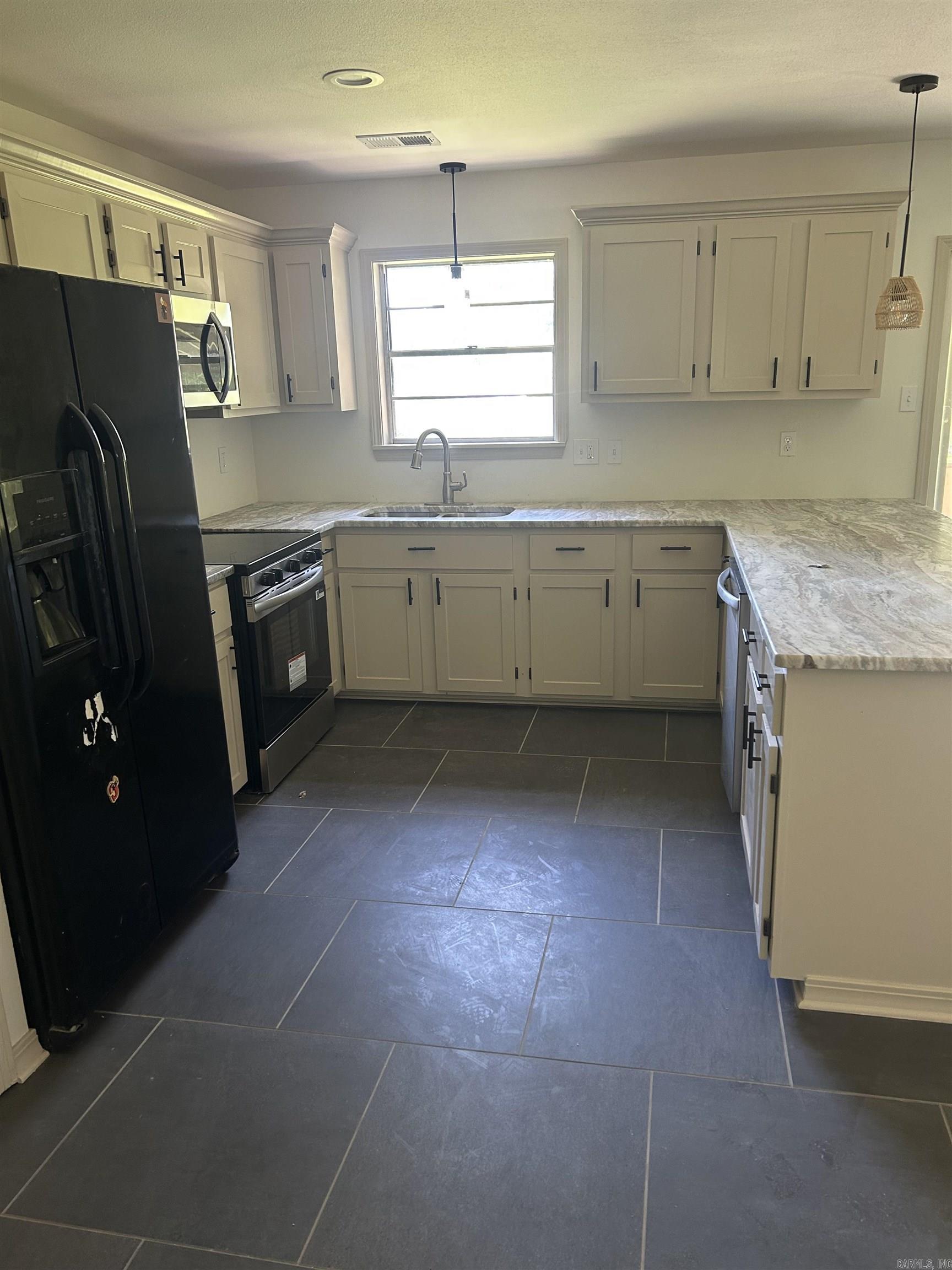 TWIN LAKES - Residential