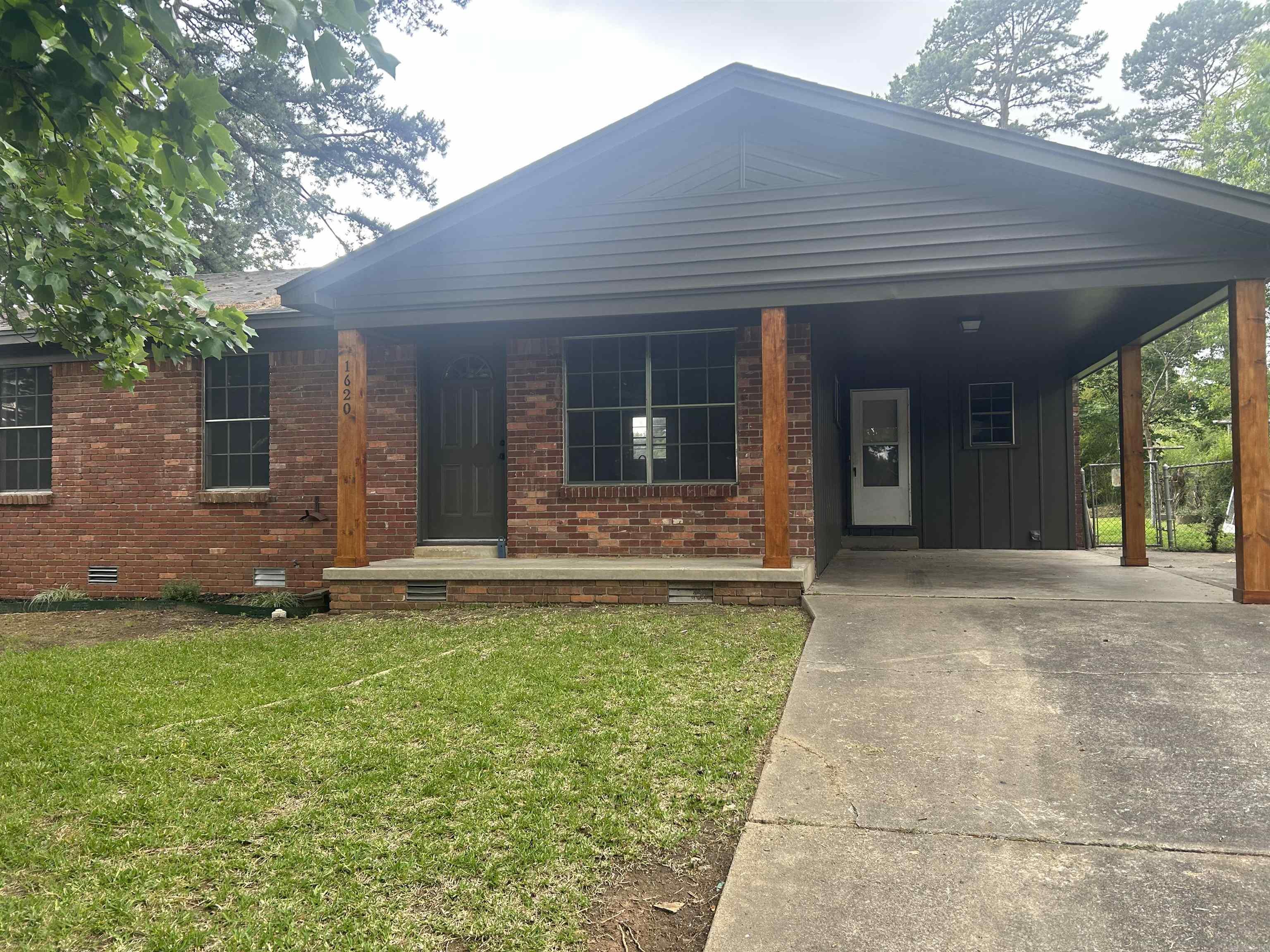 TWIN LAKES - Residential