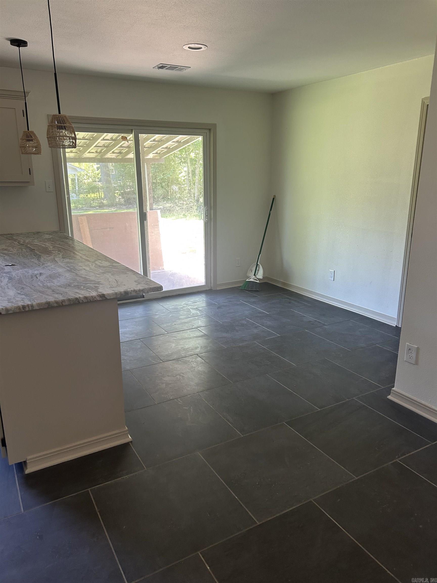 TWIN LAKES - Residential