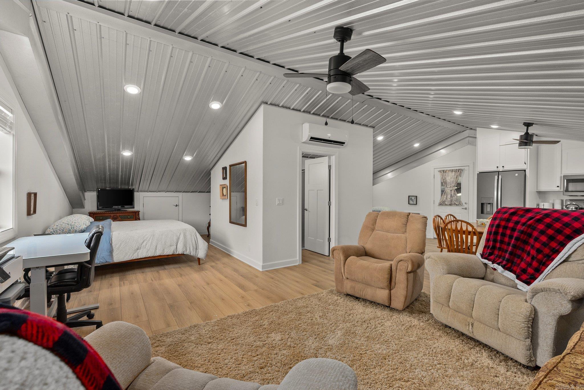 LONSDALE - CITY - Residential