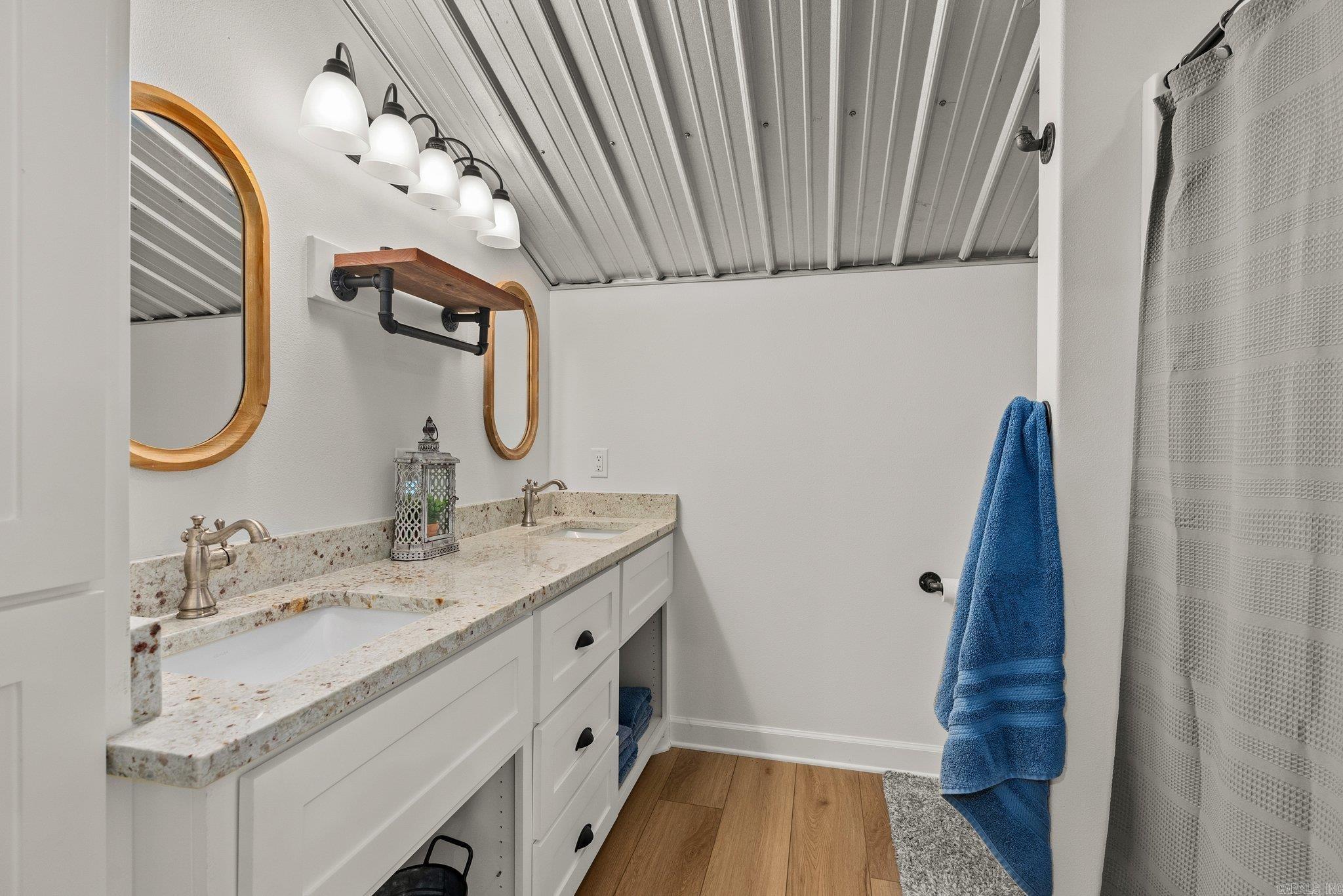 LONSDALE - CITY - Residential