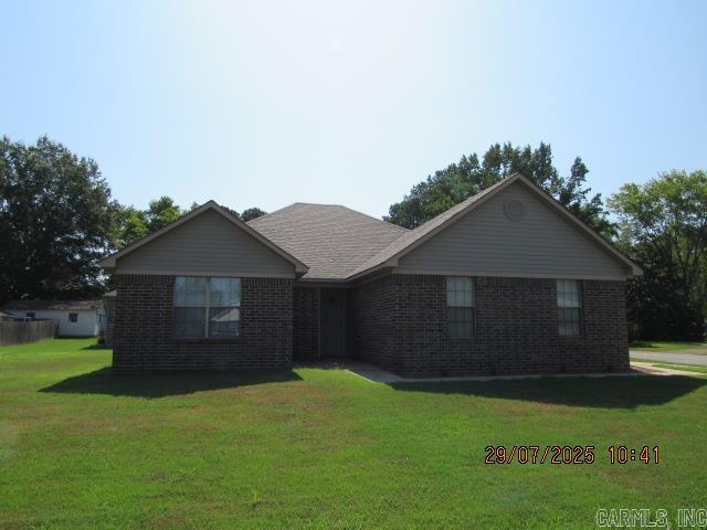 Well maintained 3-bedroom home on a corner lot, split bedroom plan, freshly painted interior, all new vinyl plank flooring installed, carpet in the bedrooms, spacious family room open to the kitchen and breakfast area, all kitchen appliances including refrigerator, separate laundry room with hook-ups, spacious master suite with large walk-in closet, 2 car side entry garage, and more. No Pets Allowed. ***PLEASE NOTE WE DO NOT ADVERTISE ON CRAIGSLIST OR FACEBOOK MARKETPLACE. ANY LISTING OF OURS SEEN IS A SCAM!!!***