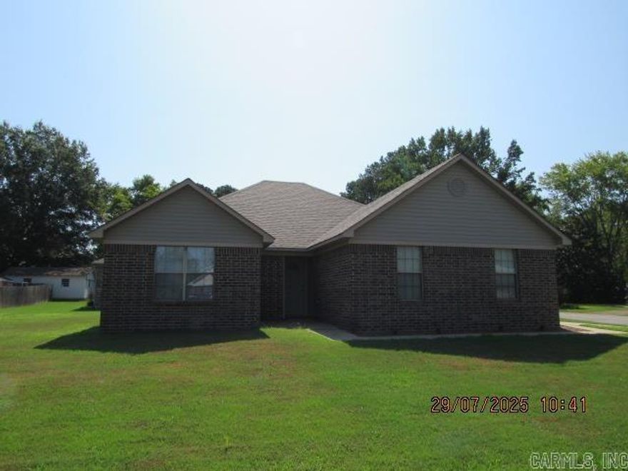 Well maintained 3-bedroom home on a corner lot, split bedroom plan, freshly painted interior, all new vinyl plank flooring installed, carpet in the bedrooms,  spacious family room open to the kitchen and breakfast area, all kitchen appliances including refrigerator, separate laundry room with hook-ups, spacious master suite with large walk-in closet, 2 car side entry garage, and more. No Pets Allowed. ***PLEASE NOTE WE DO NOT ADVERTISE ON CRAIGSLIST OR FACEBOOK MARKETPLACE. ANY LISTING OF OURS SEEN IS A SCAM!!!***