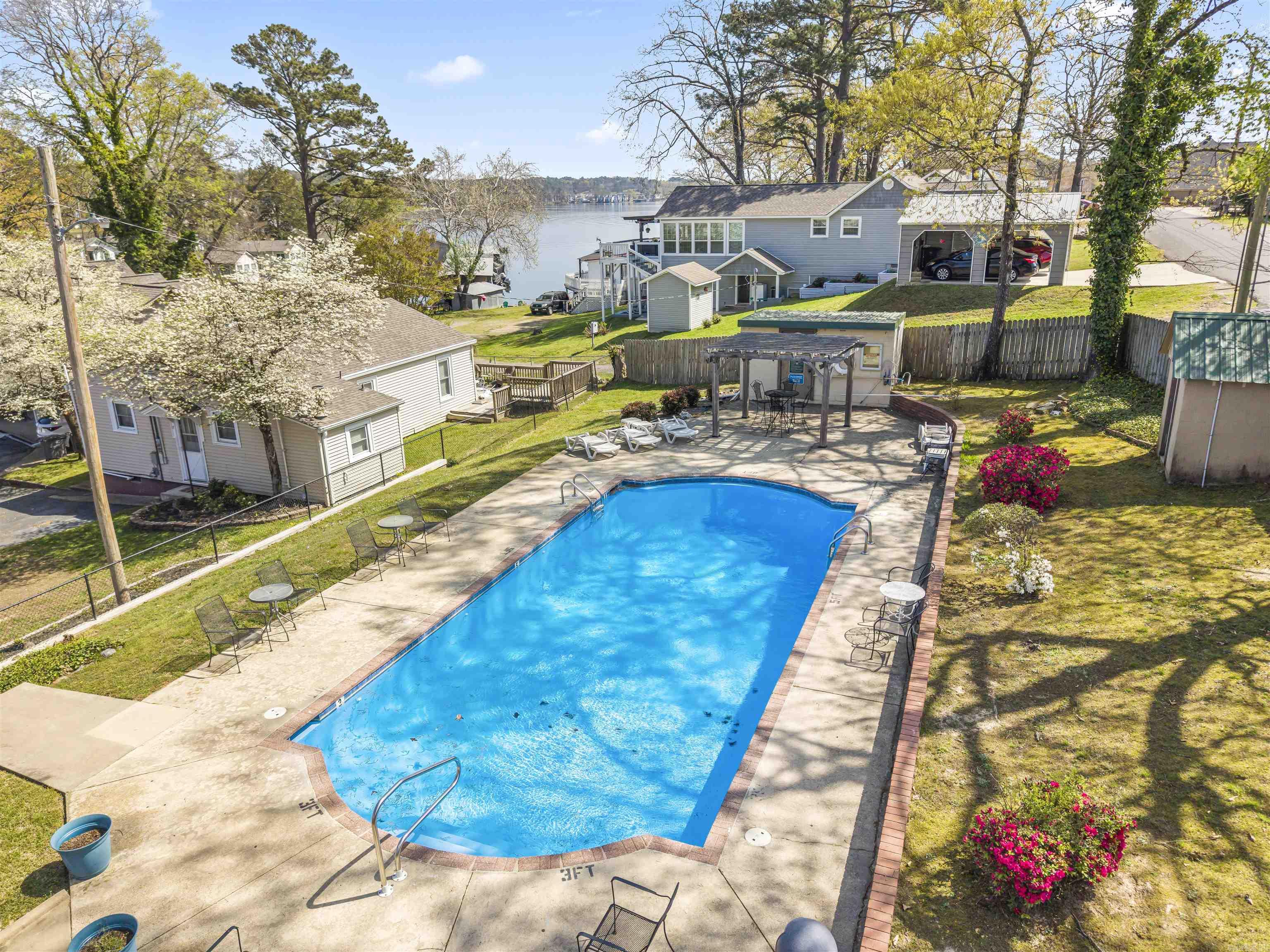 LAKELAND LODGE HPR - Residential