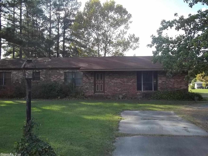 Barn & Pole Shed also has 24 x 46 carport & patio