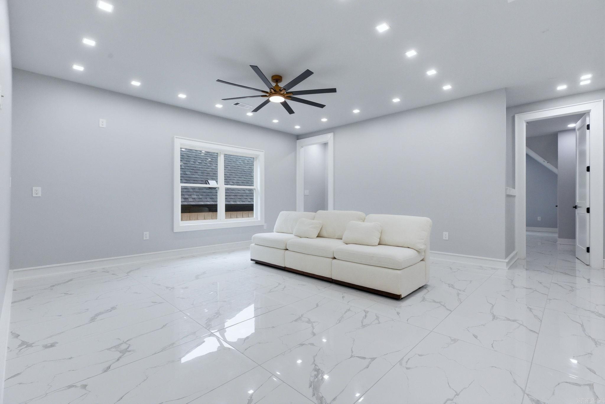 OAK GLEN - Residential