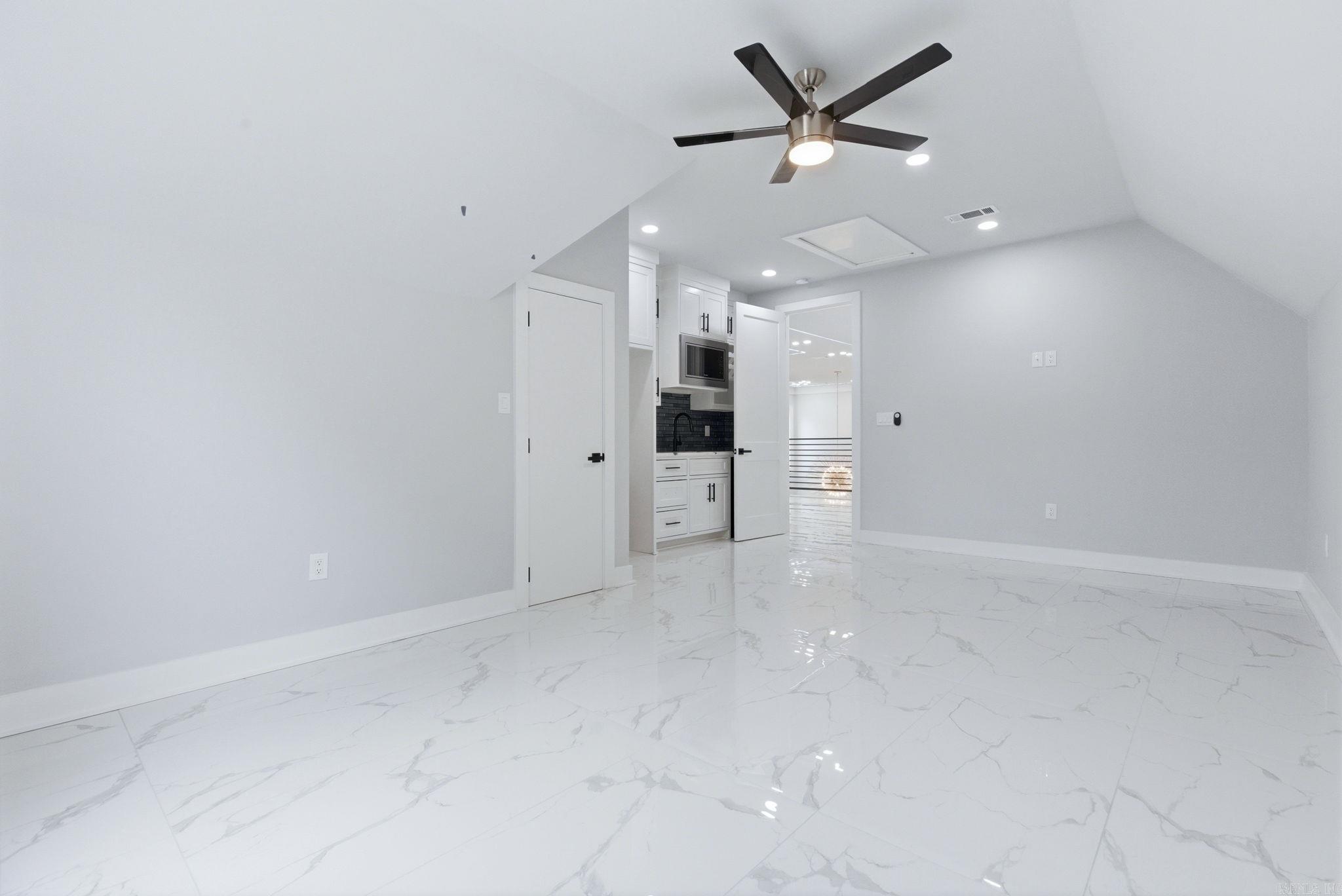 OAK GLEN - Residential
