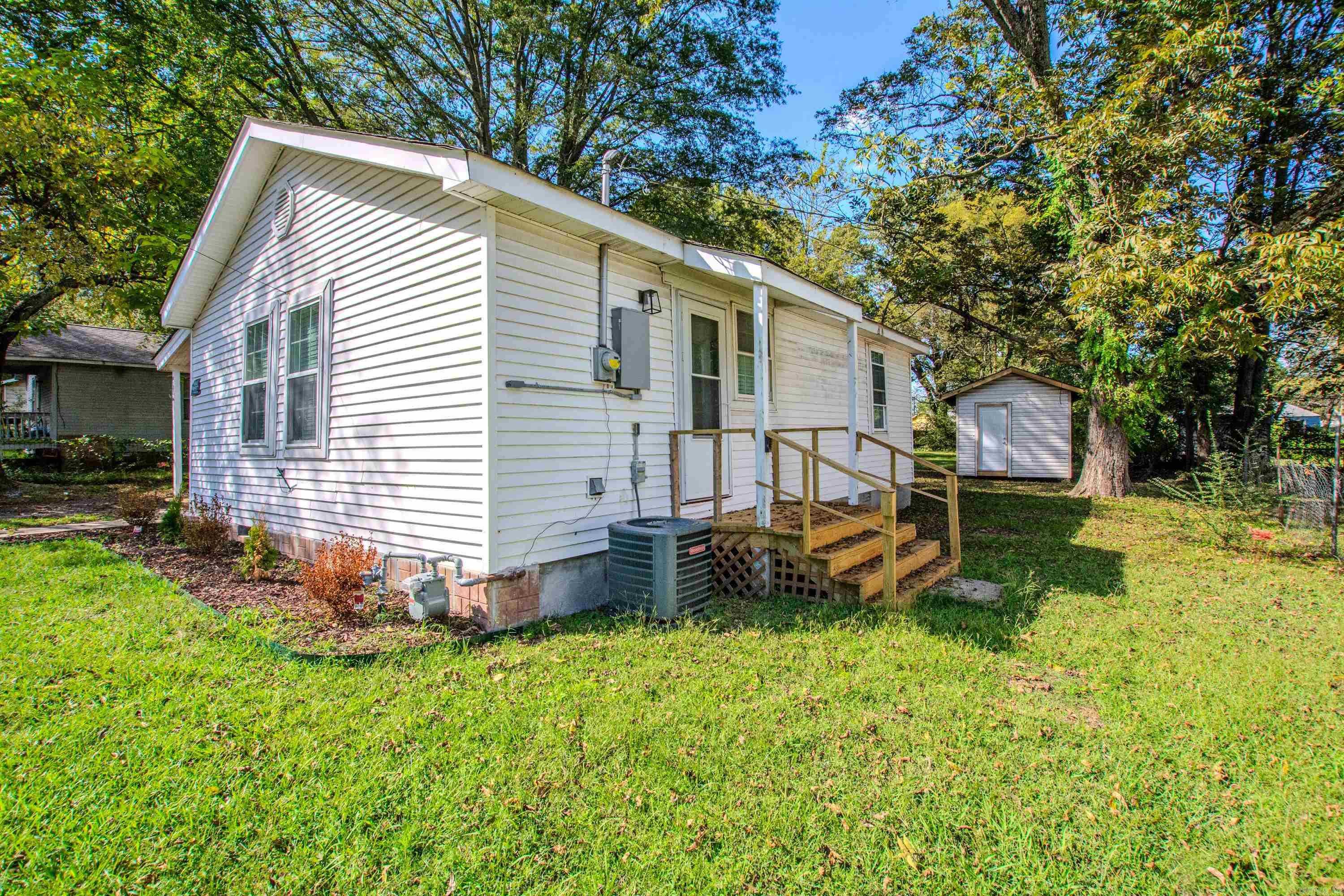 SUNNYSIDE HILLS ADDN TO JACK - Residential