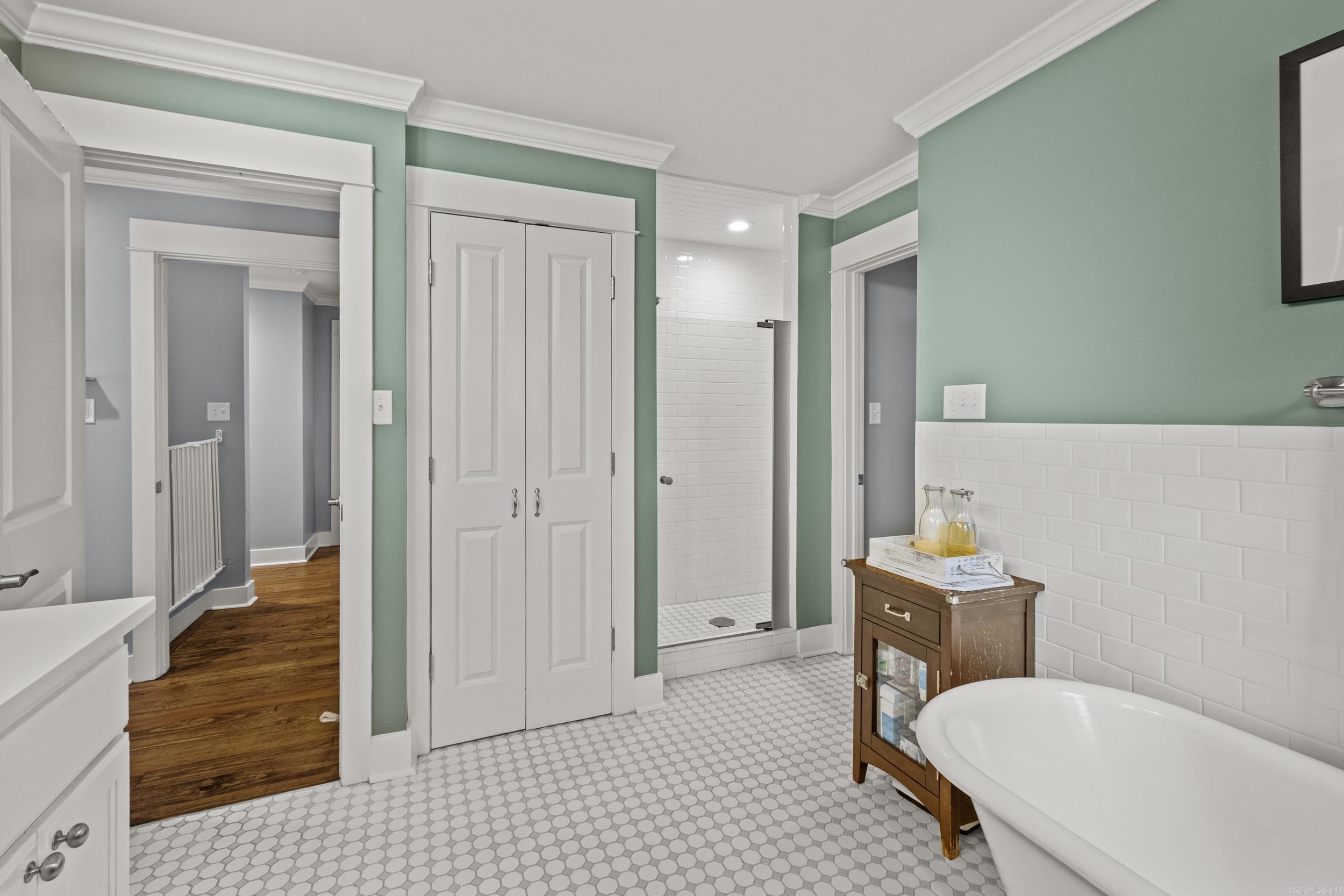 EAST PULASKI HGTS - Residential