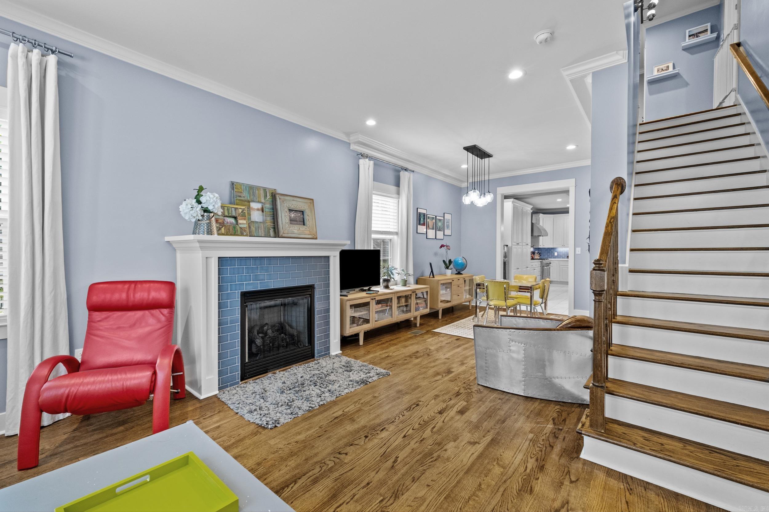 EAST PULASKI HGTS - Residential