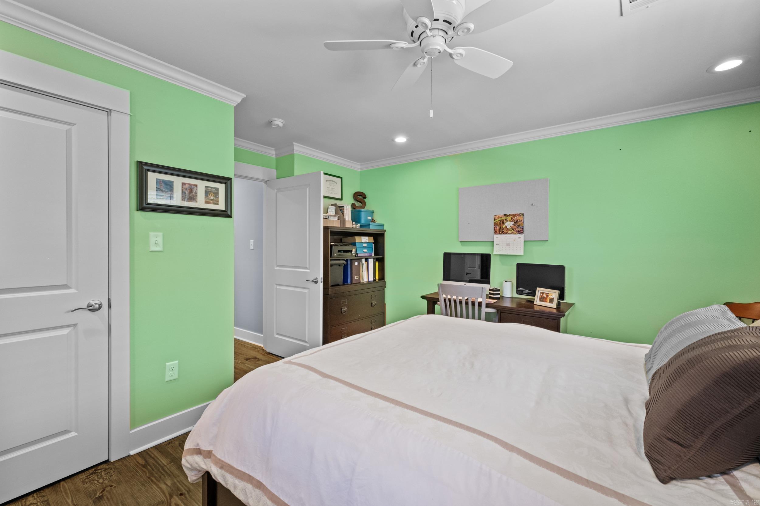 EAST PULASKI HGTS - Residential