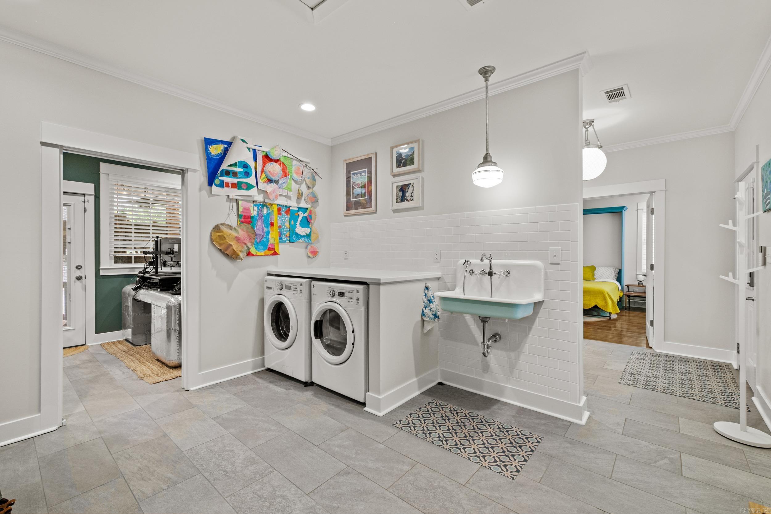 EAST PULASKI HGTS - Residential