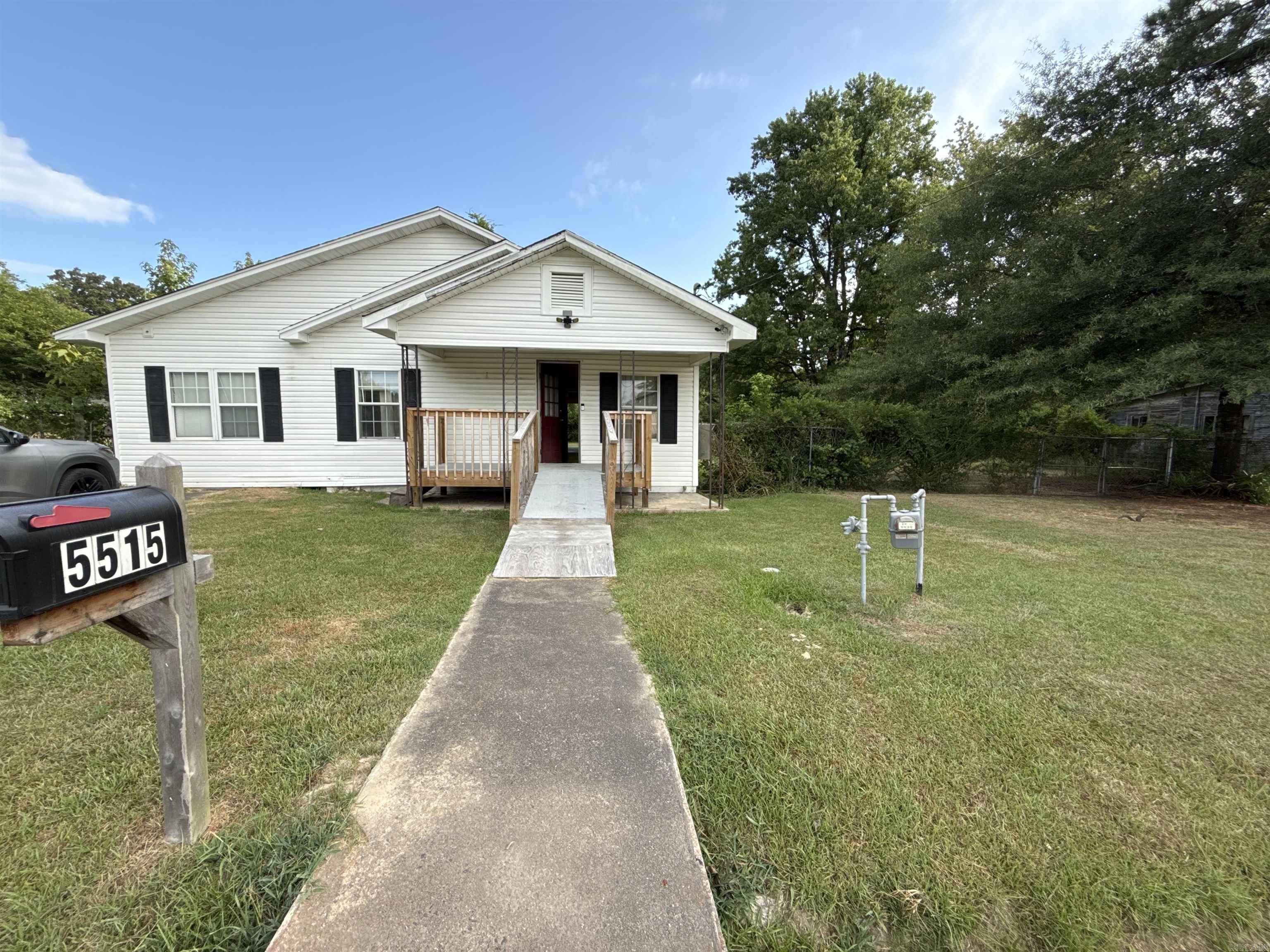 3 bedroom/2 full bath home sitting on a nice big lot. Plenty of room to grow. House needs some TLC. Nice starter home, and great for investors. Selling AS-IS