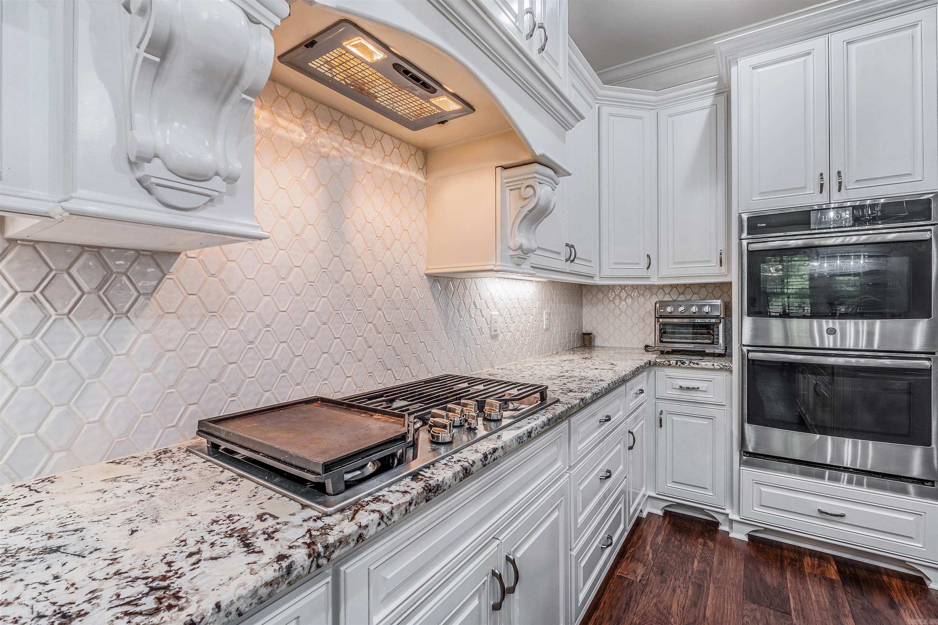 CHENAL VALLEY EPERNAY PLACE - Residential
