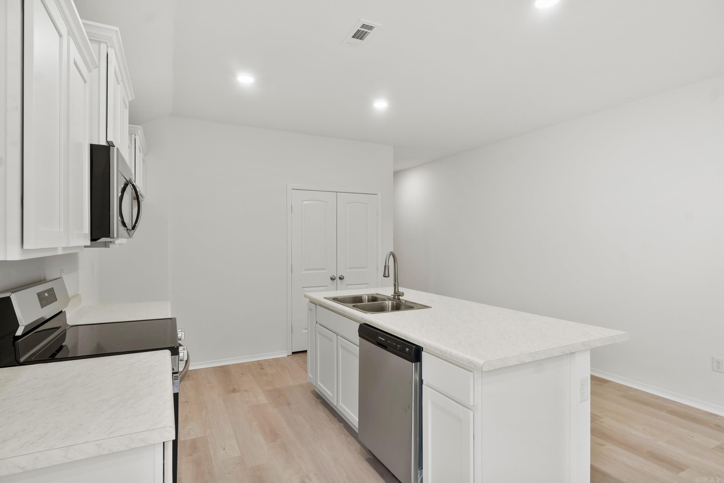 COUNTRY CLUB OF ARK THE - Residential