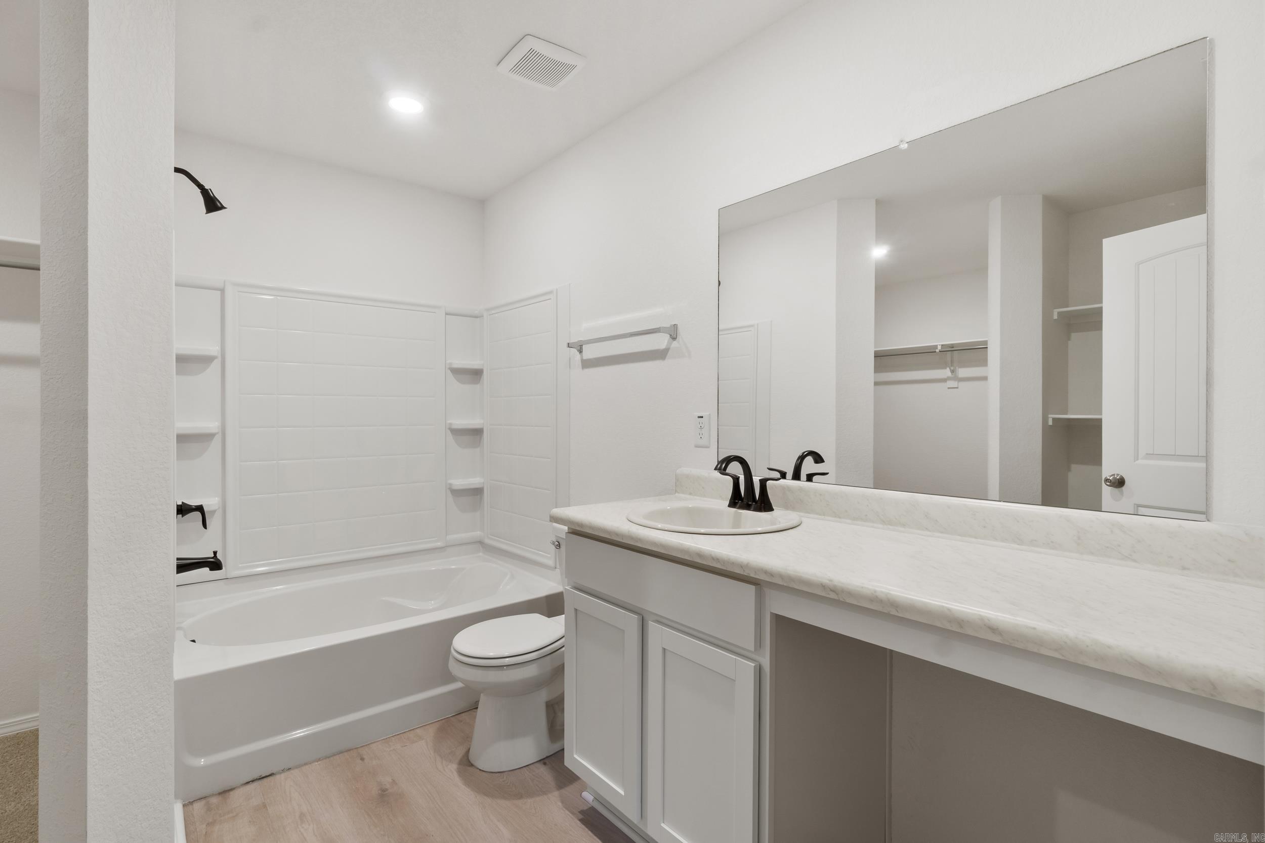 COUNTRY CLUB OF ARK THE - Residential